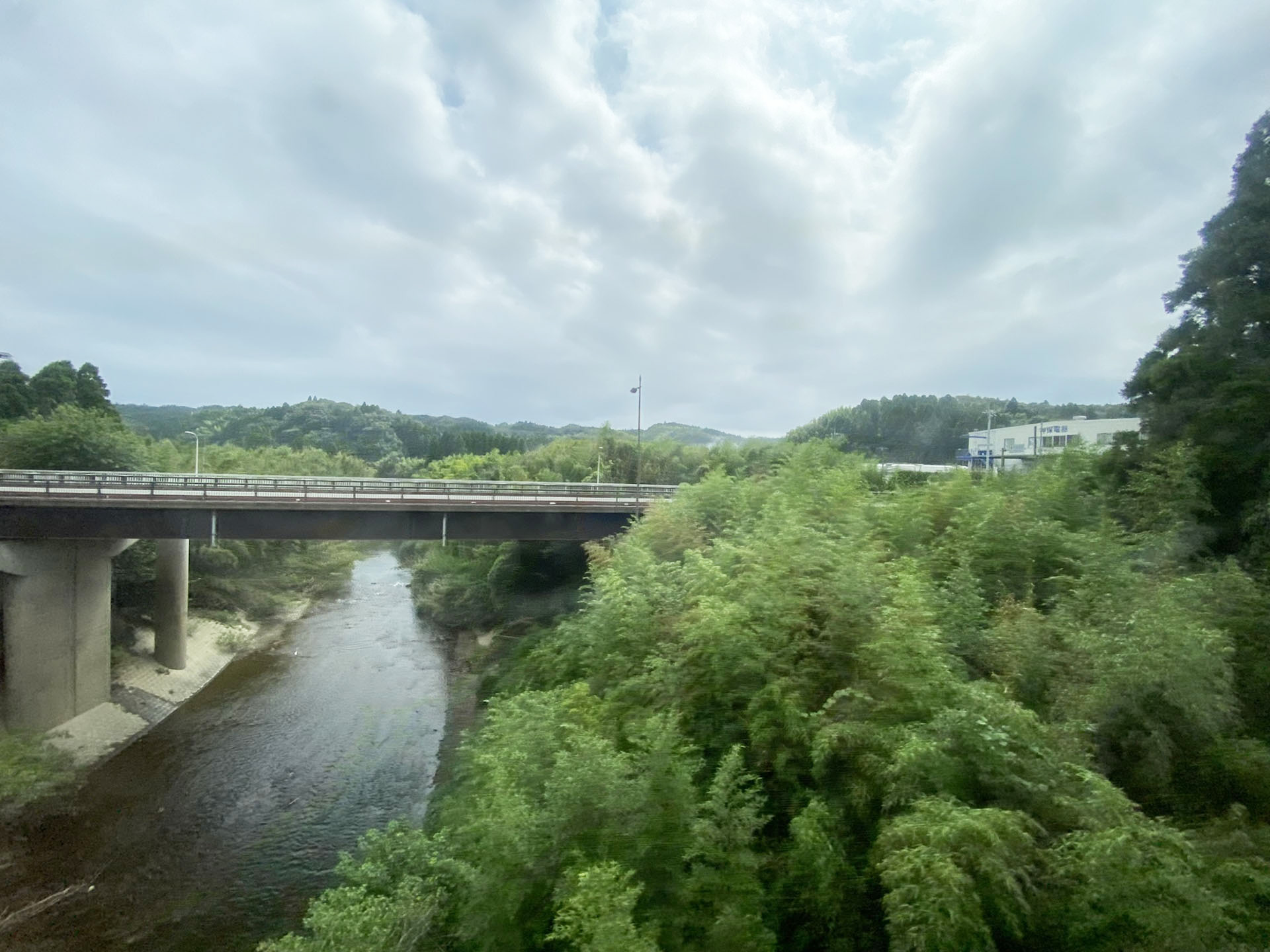 海へ流れる夷隅川とは何度も交差する
