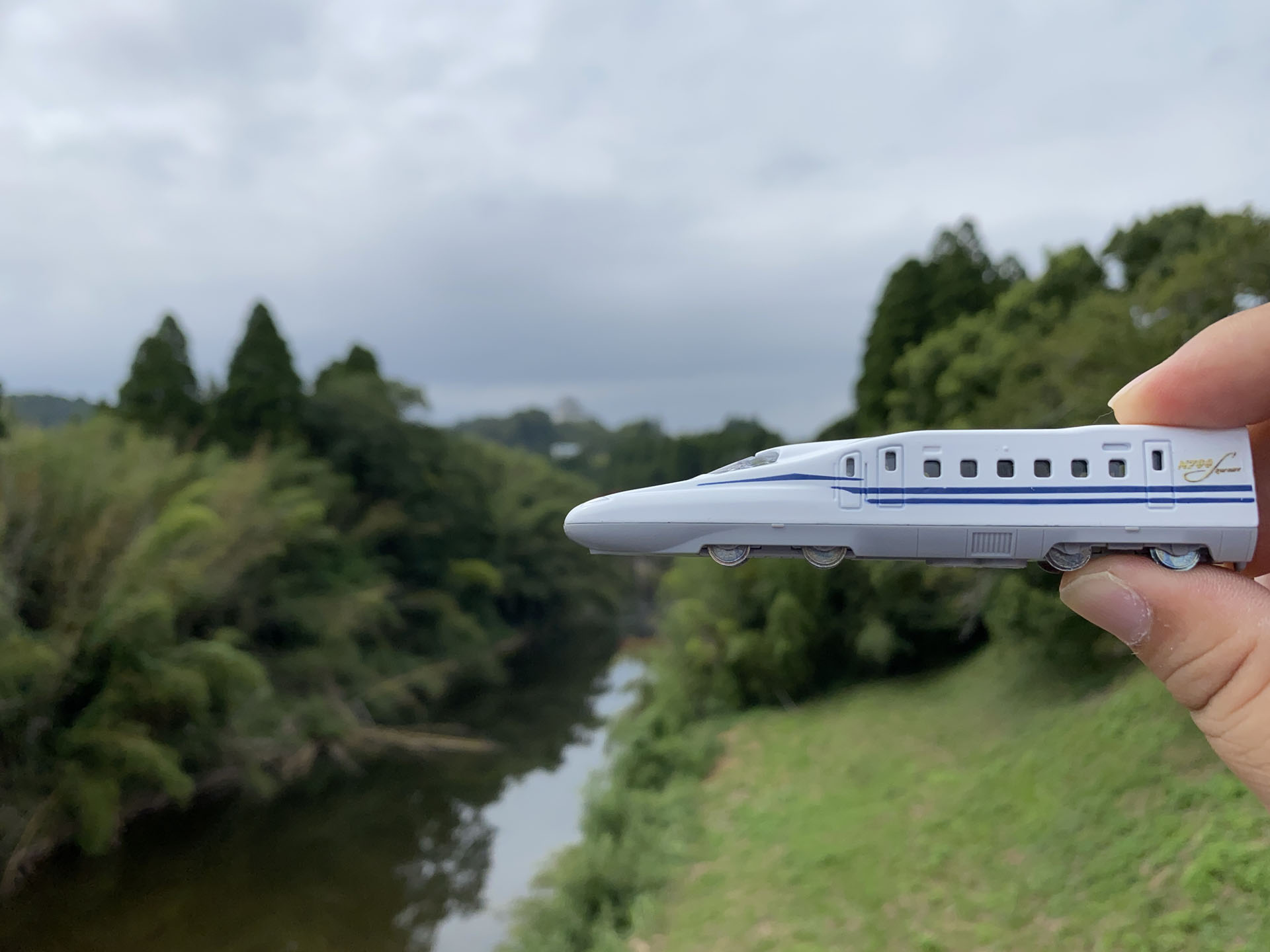 リビングトレインをカメラの前に置くと奥の風景にピントが合わなくなってしまう