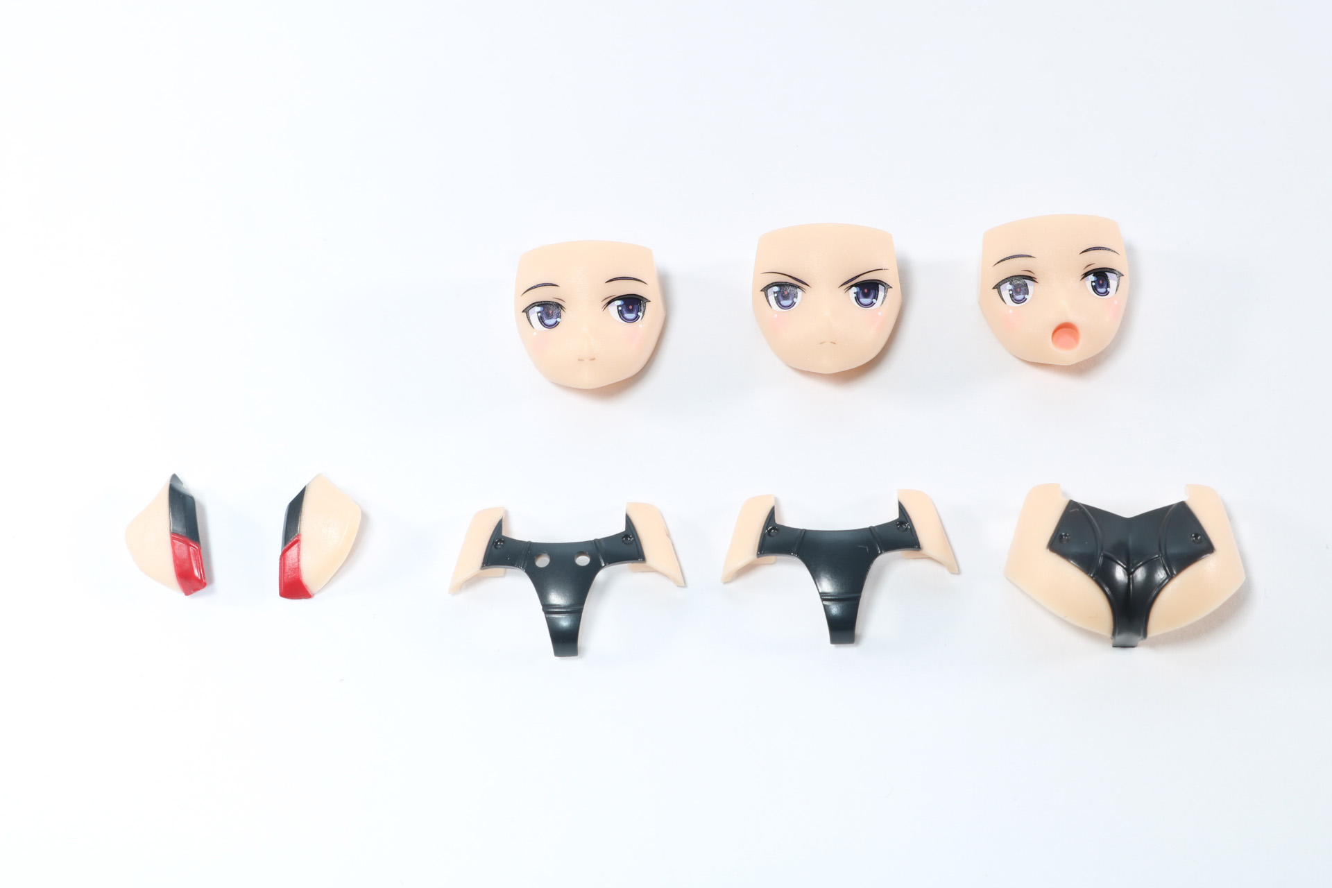 ハンドパーツと塗装済みパーツ、フェイスパーツ