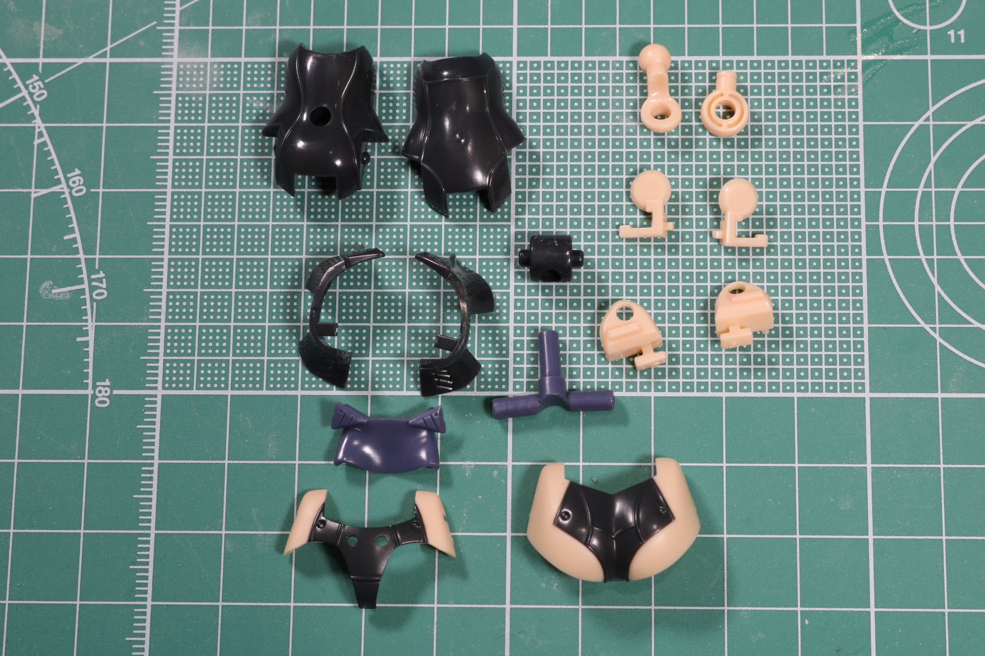 胴体内に可動軸が仕込まれている