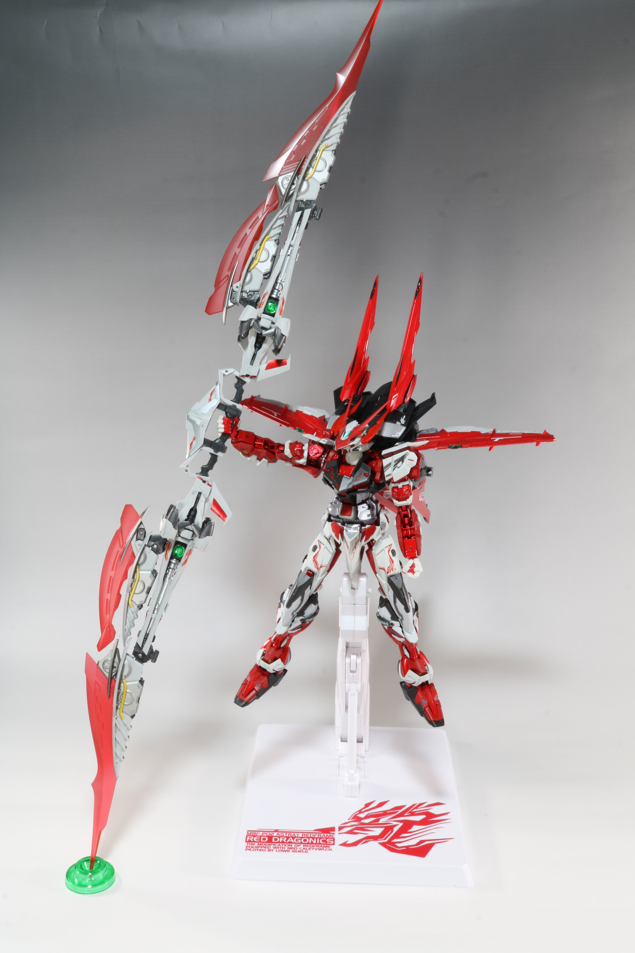 ツインソードでは、本体を超える大きさとなる