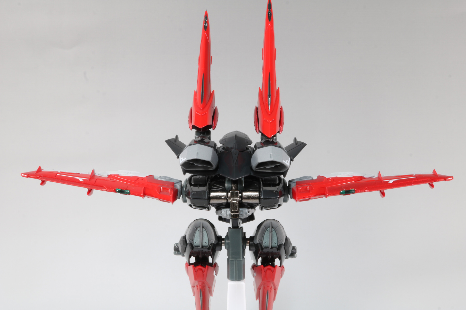 主翼と上部ユニットの一部装甲を取り外す