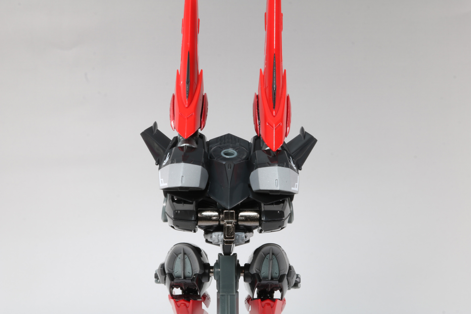 主翼と上部ユニットの一部装甲を取り外す