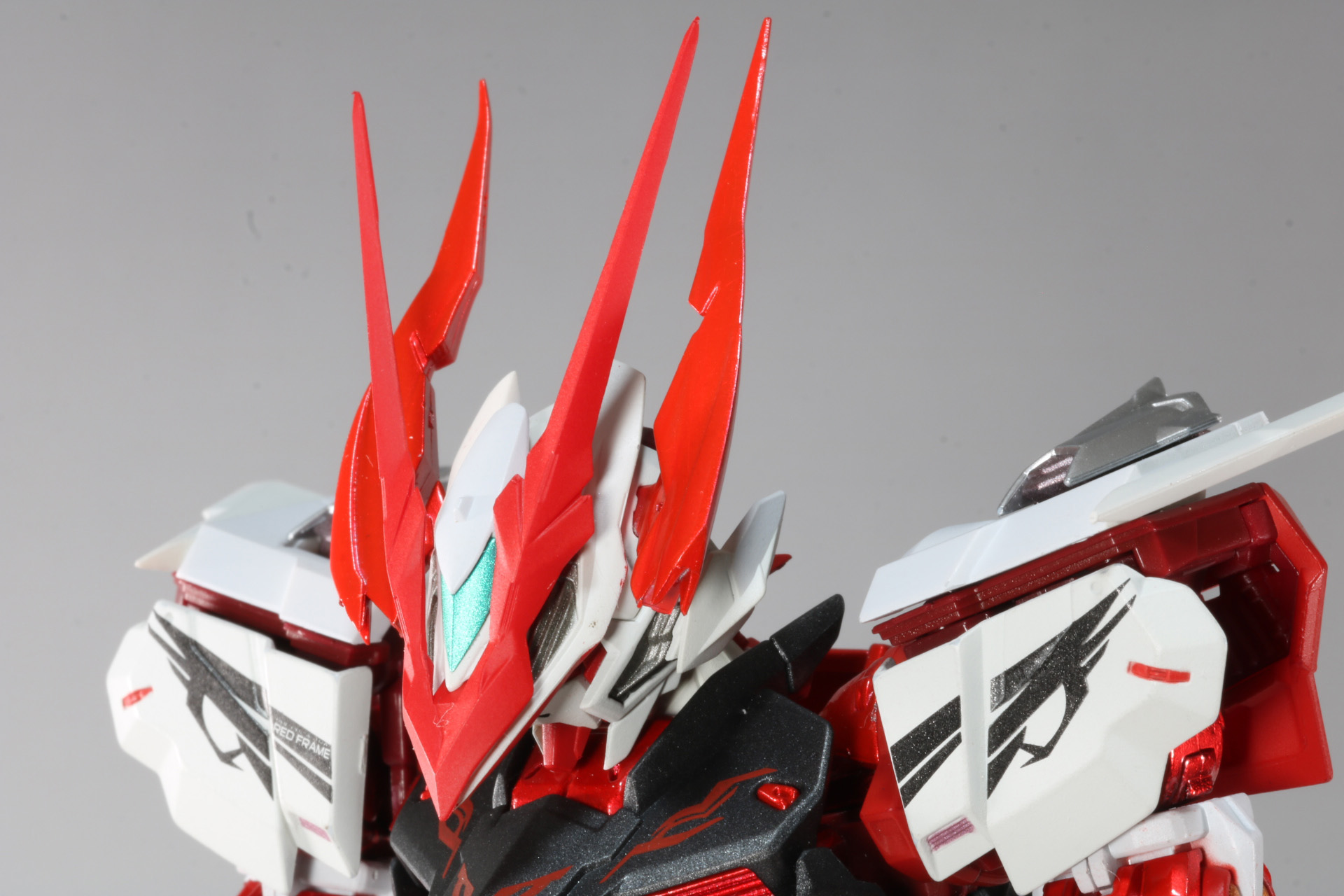 大きく頭部を前倒しにすることが可能