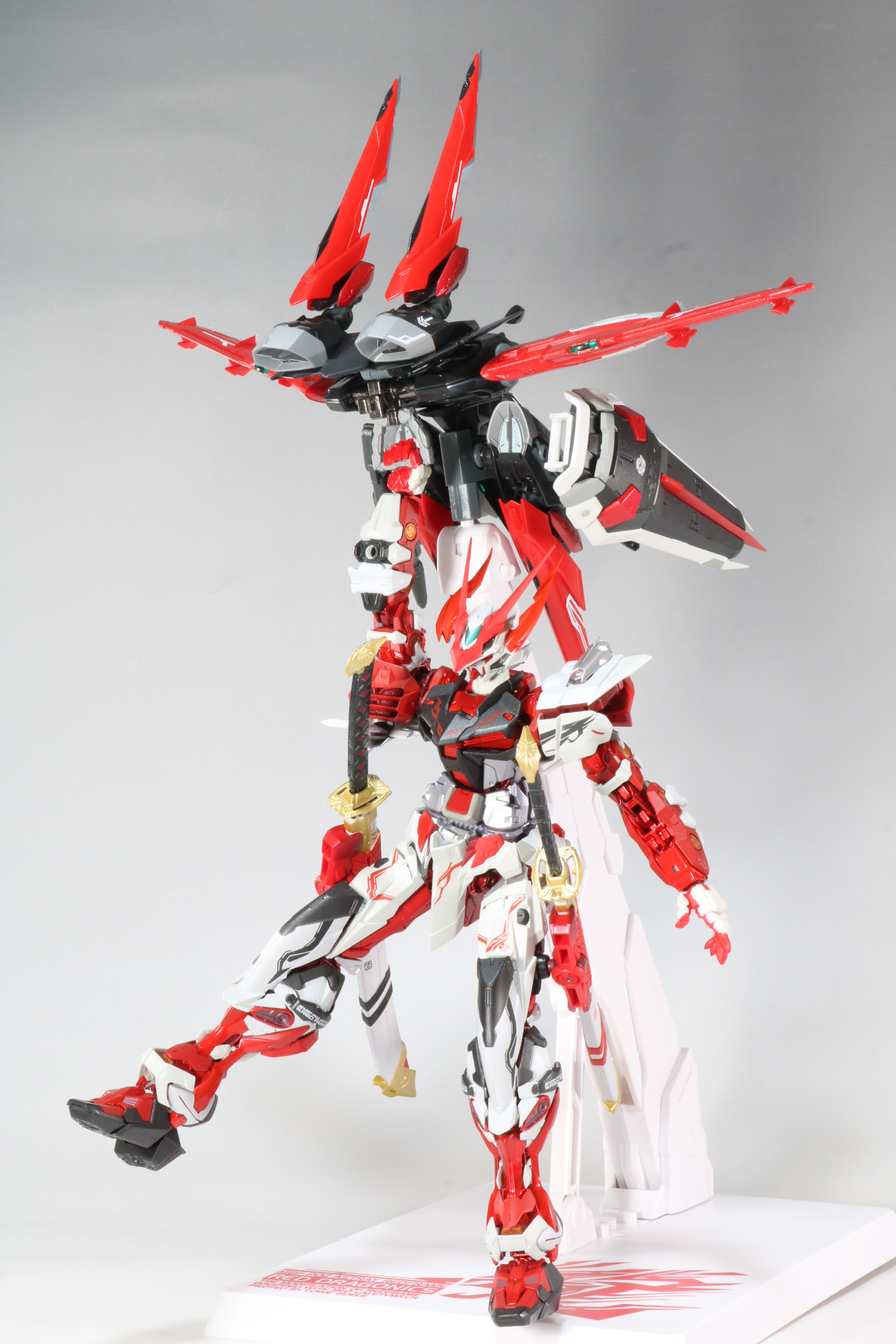 フライトユニット懸架状態では機体を運搬するポーズが可能