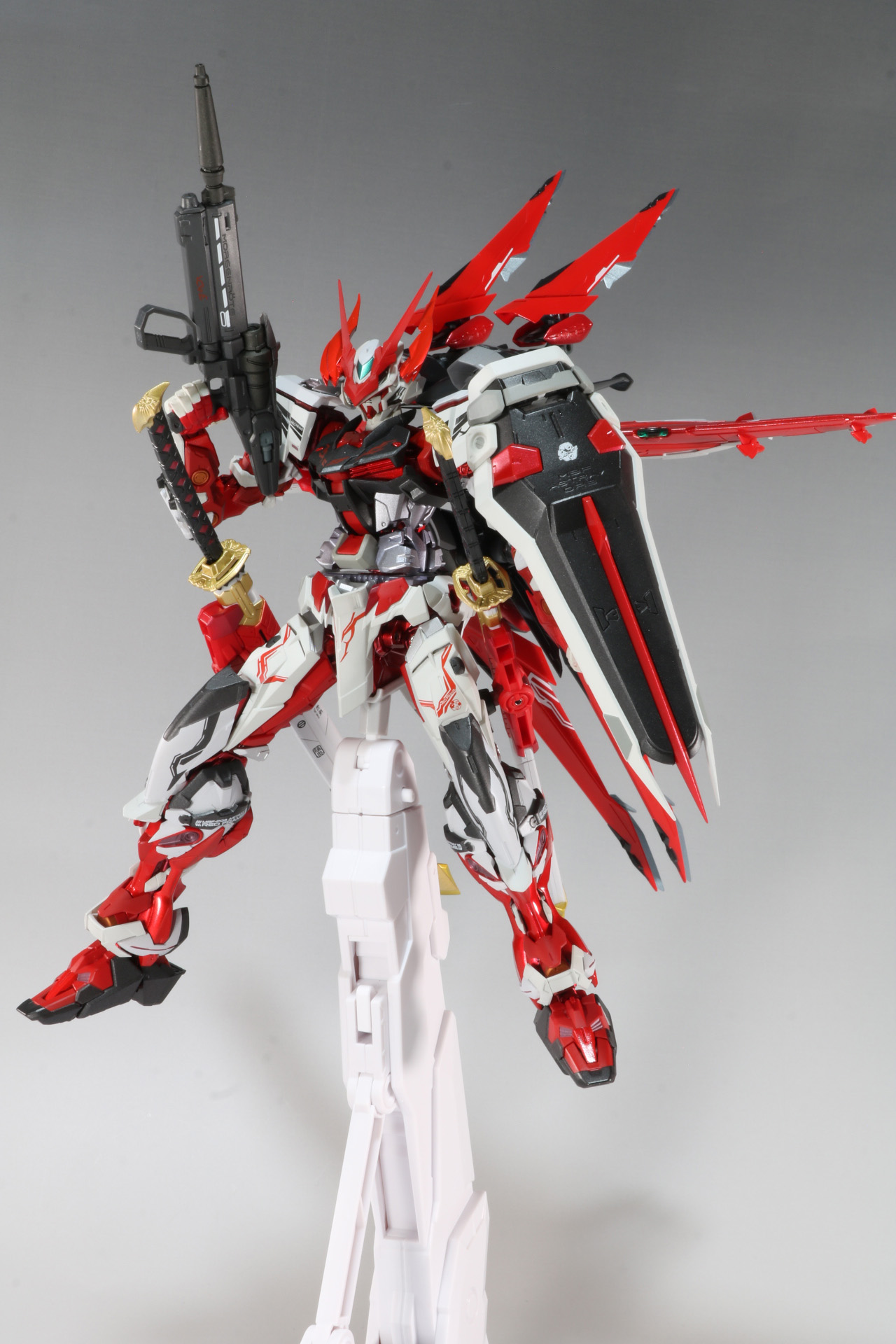 ビームライフル、対ビームシールドを構えたディスプレイ