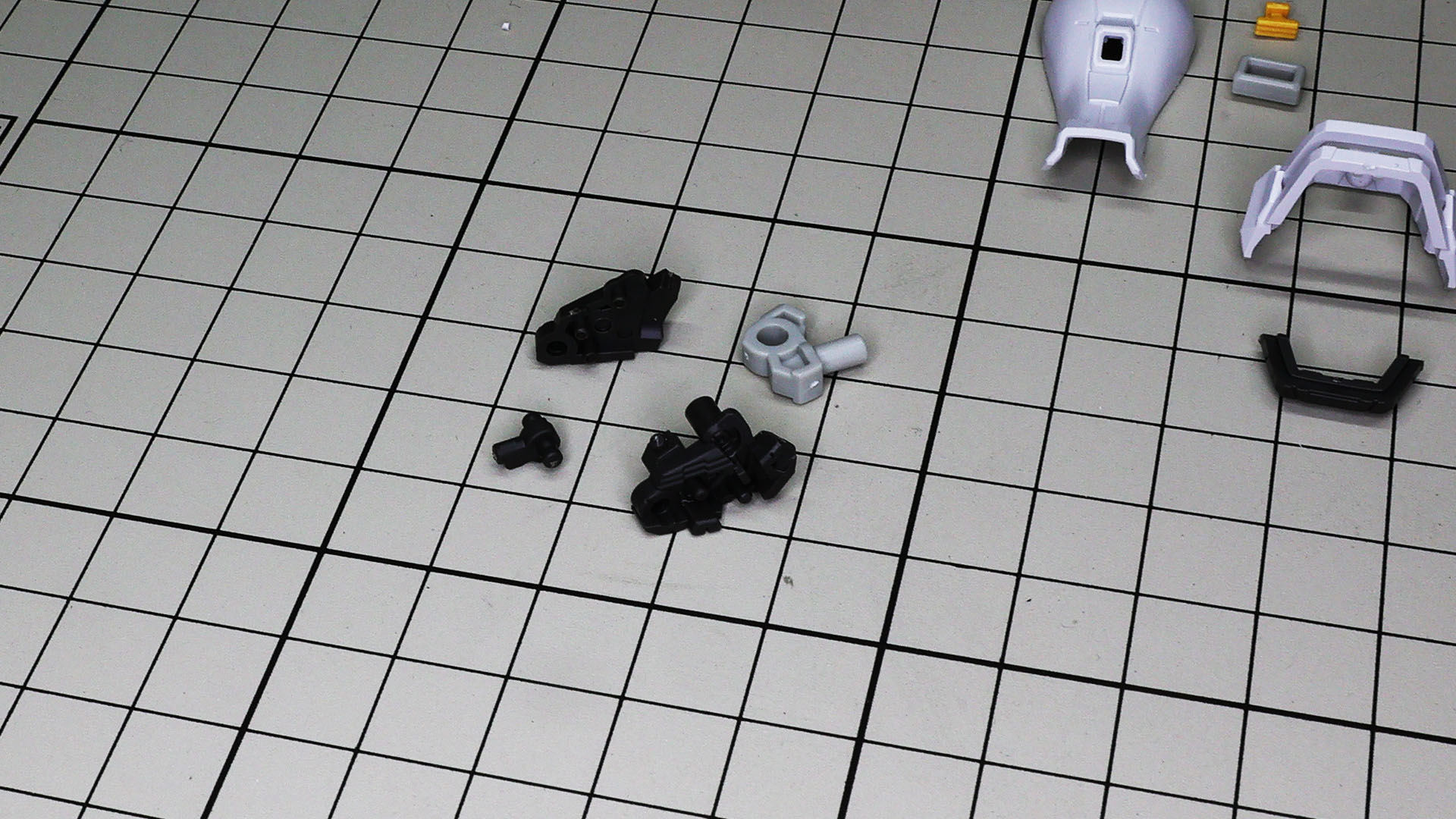 ソールは足先とかかとに別れていて新機軸の可動機構をもっています