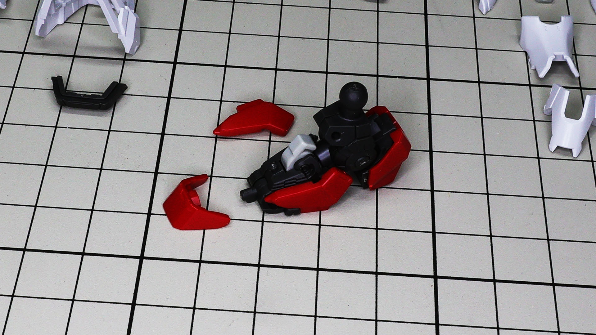 ソールの赤い外装とつま先を接続します