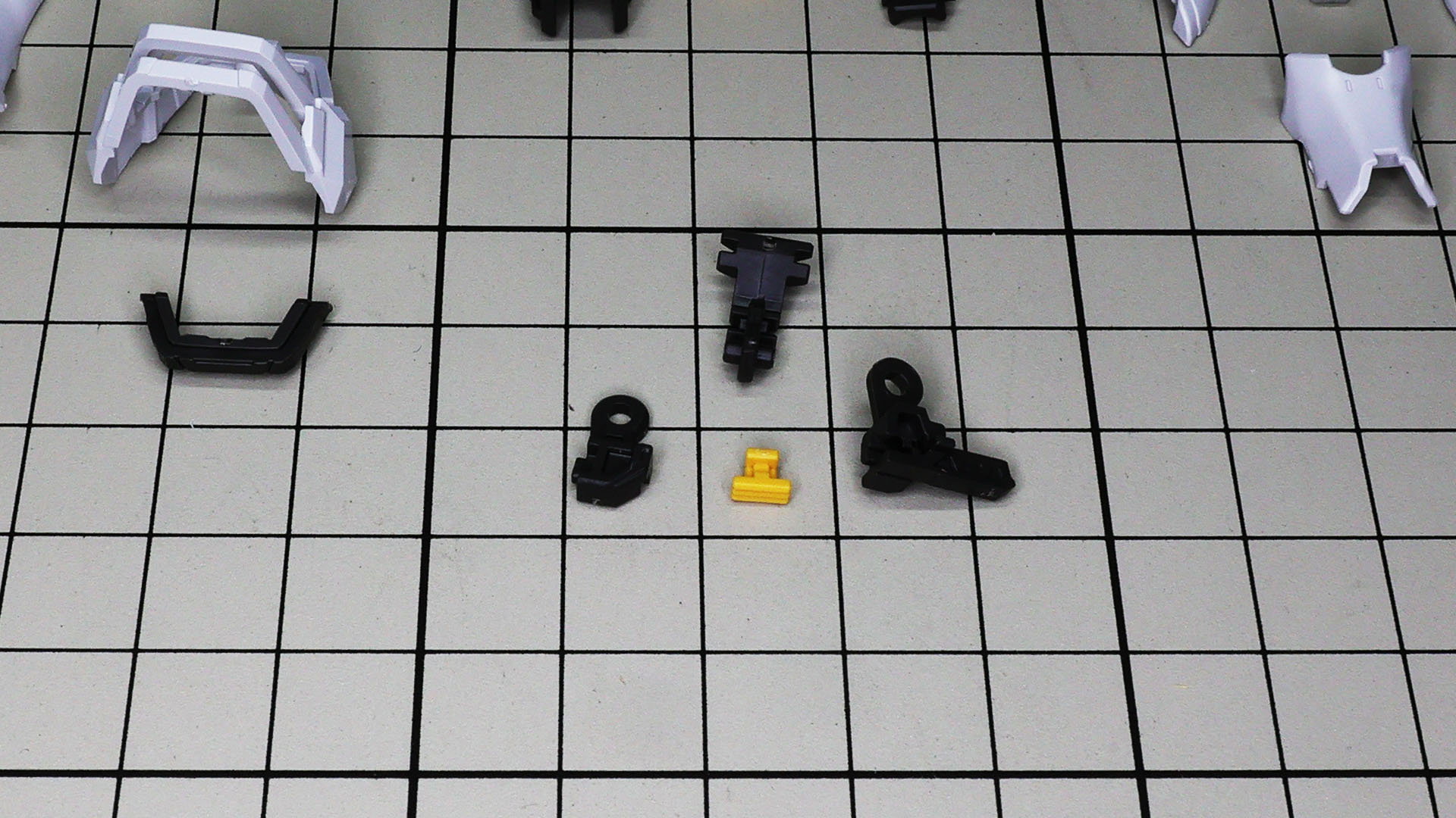 RGの本領発揮はここから！この黄色いパーツはバーニアの基部です