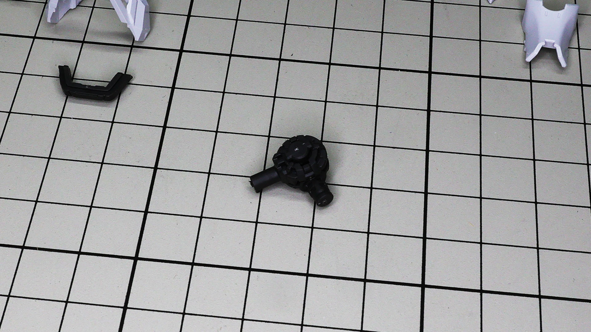 90度回転させると外れにくくなる構造でアクションには最適な設計です