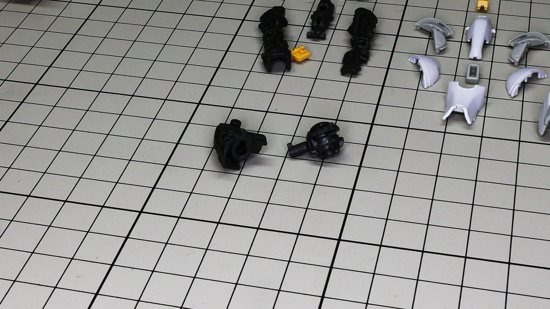 股関節部と同様ツメと溝で外れにくくなっています。グッジョブです！