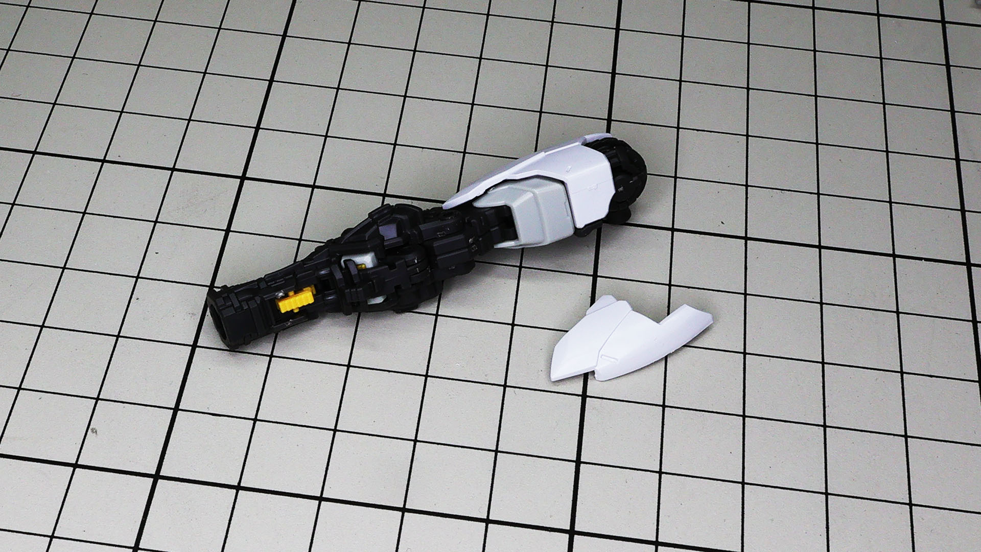 このグレーのパーツは筋肉の伸縮を再現するもので……