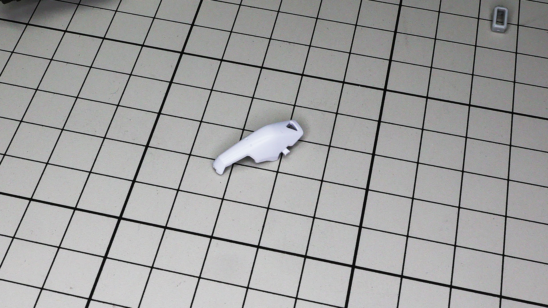 RGゴッドはアンダーゲートのパーツが多用されていますが、いくつかのパーツは処理がしにくいところにゲートがきているものがあります