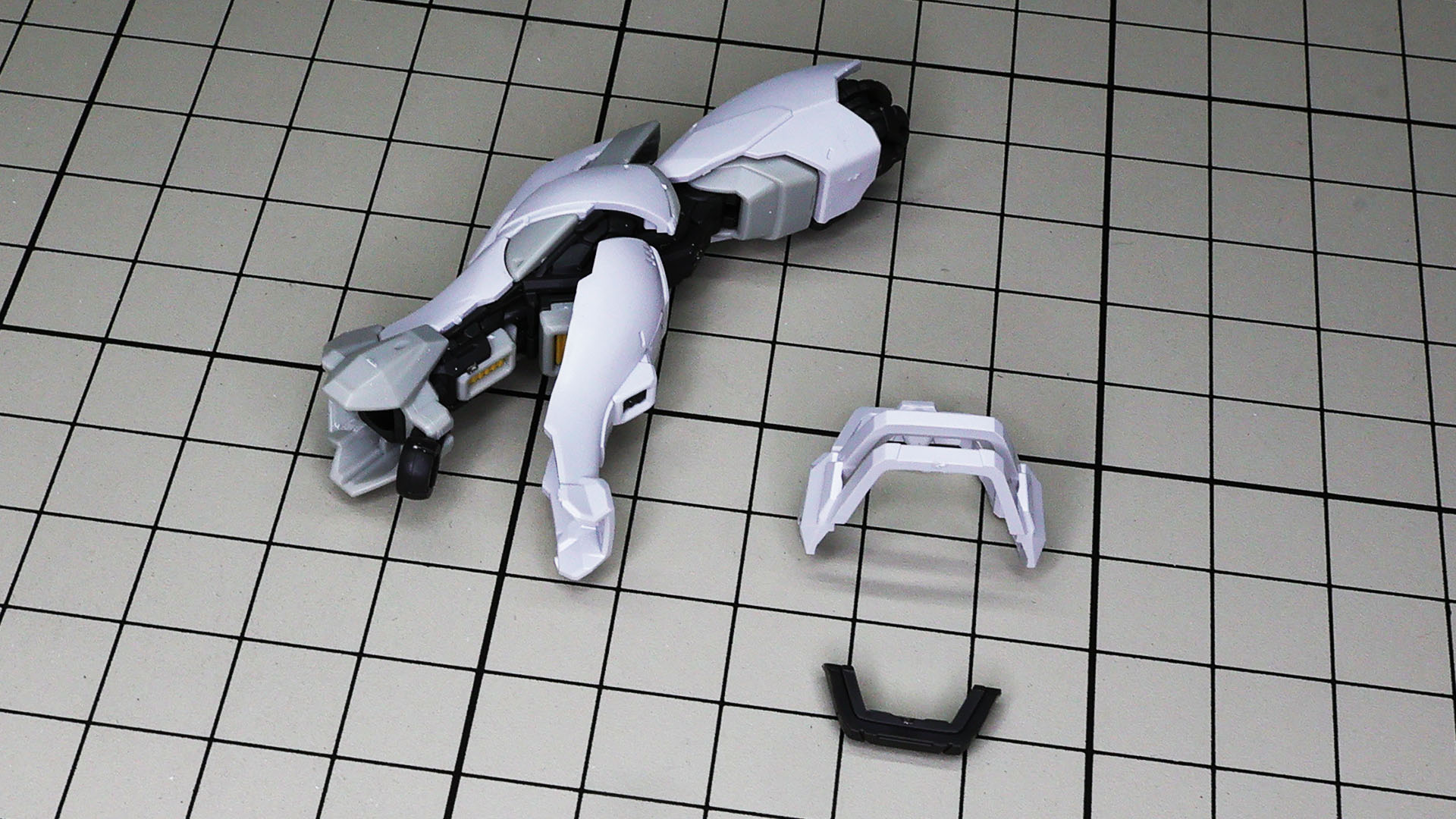 アンクルアーマーの黒いディテールはパーツで再現！これまではシールでしたからこれはすばらしいです