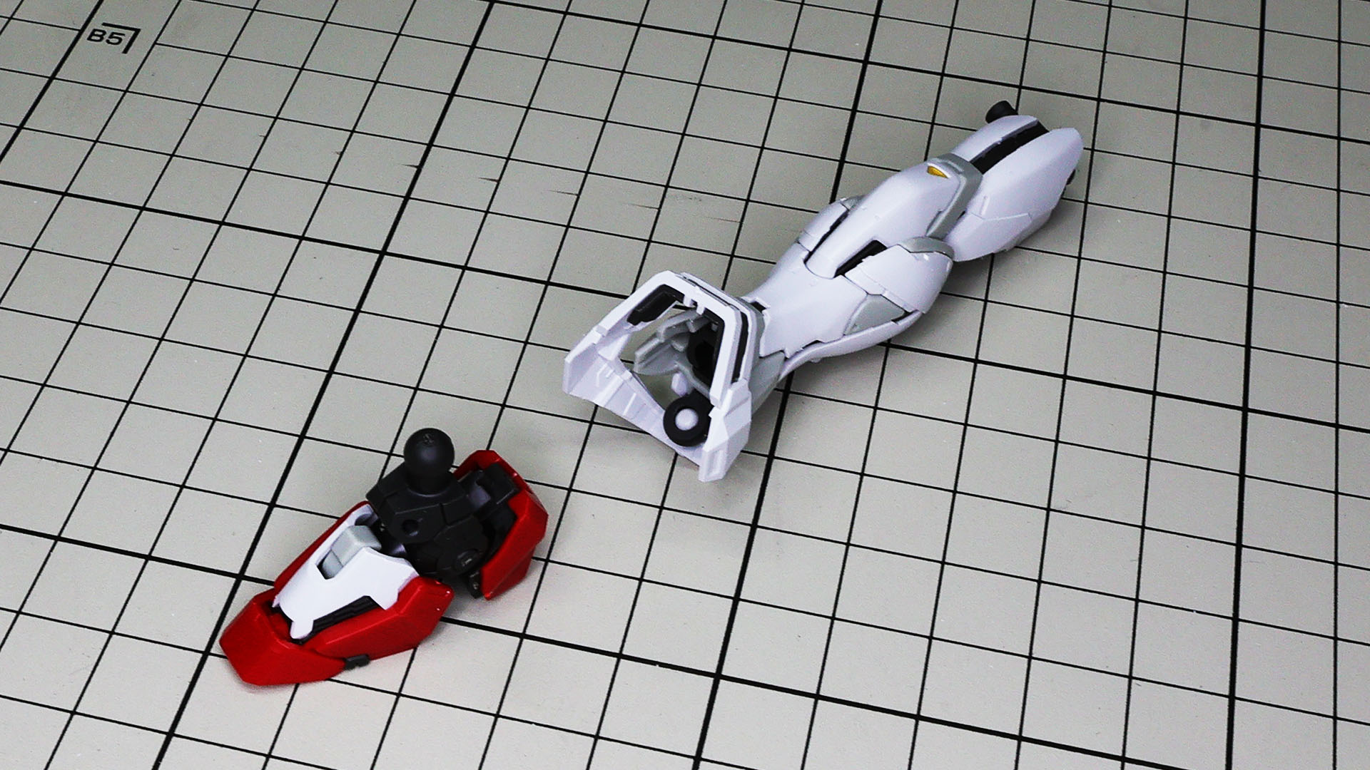 ソールとドッキングさせて脚部完成です