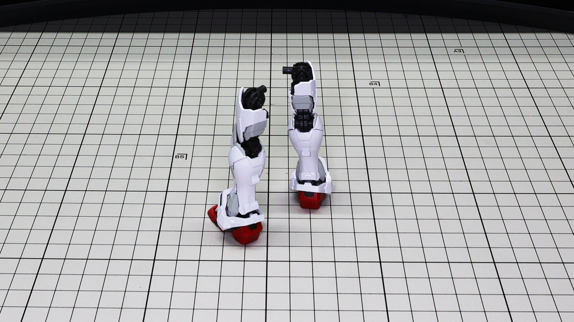 超絶可動を実現している脚部。全身が完成したらそのや躍動感が楽しみです