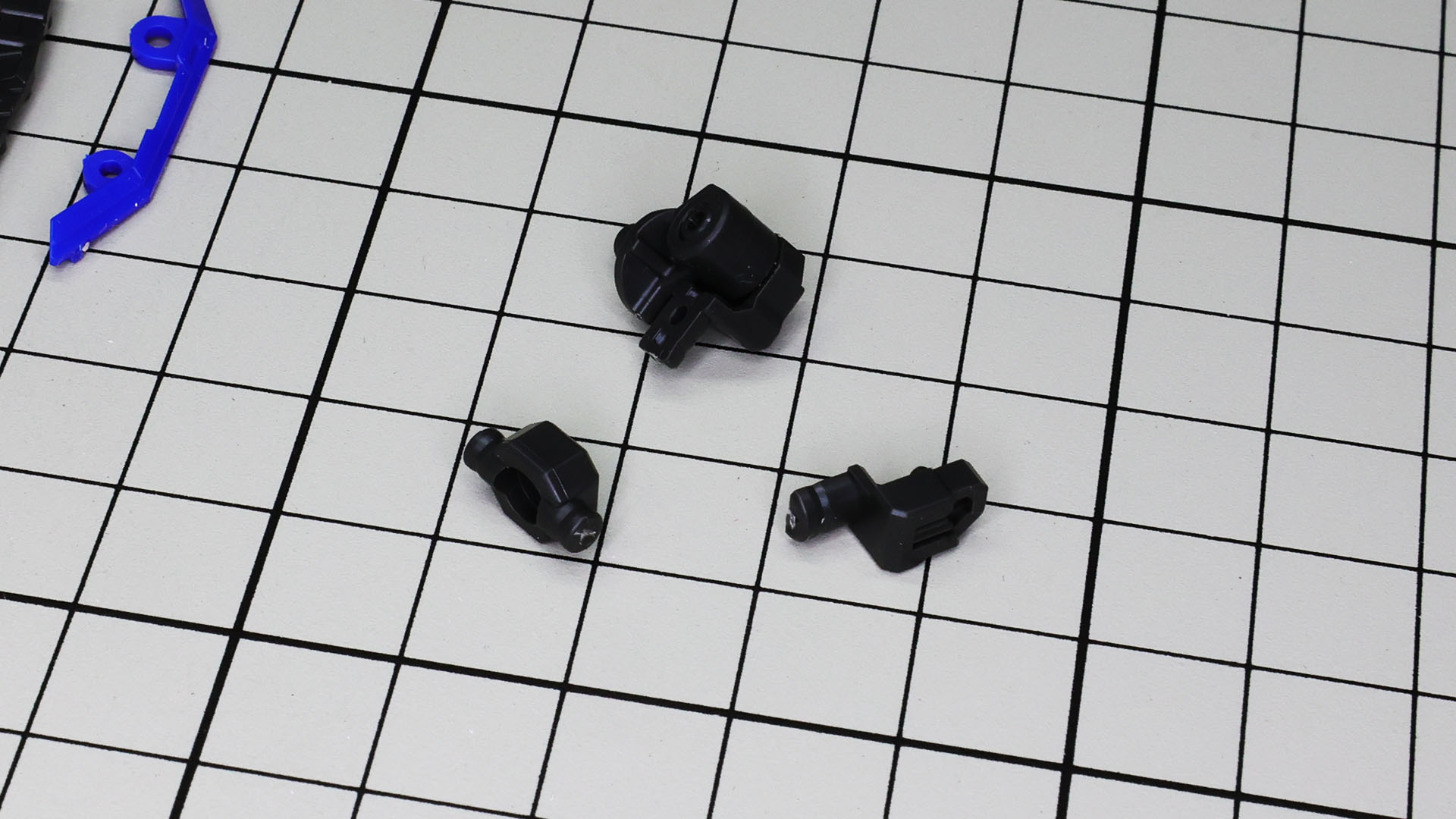 腰部基部から組み立てます