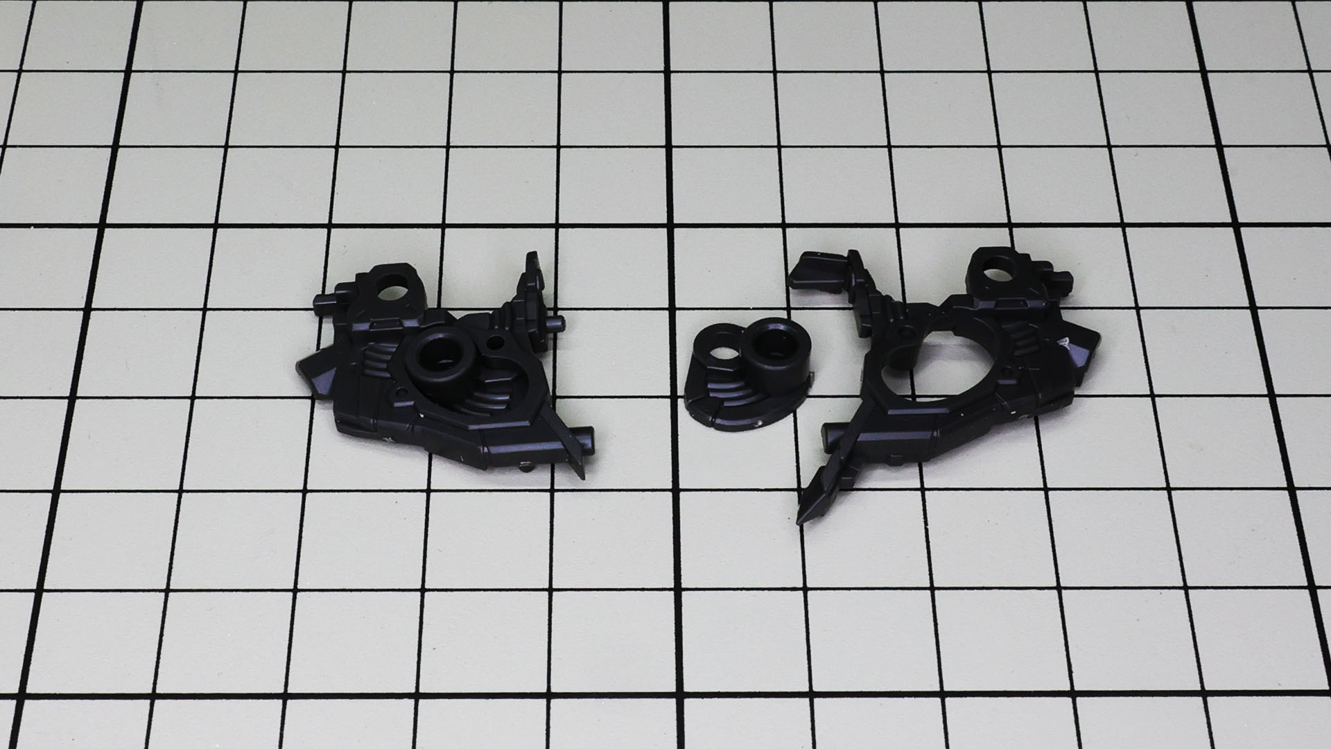 股関節は脚部接続部左右独立で前後にスイングさせられます