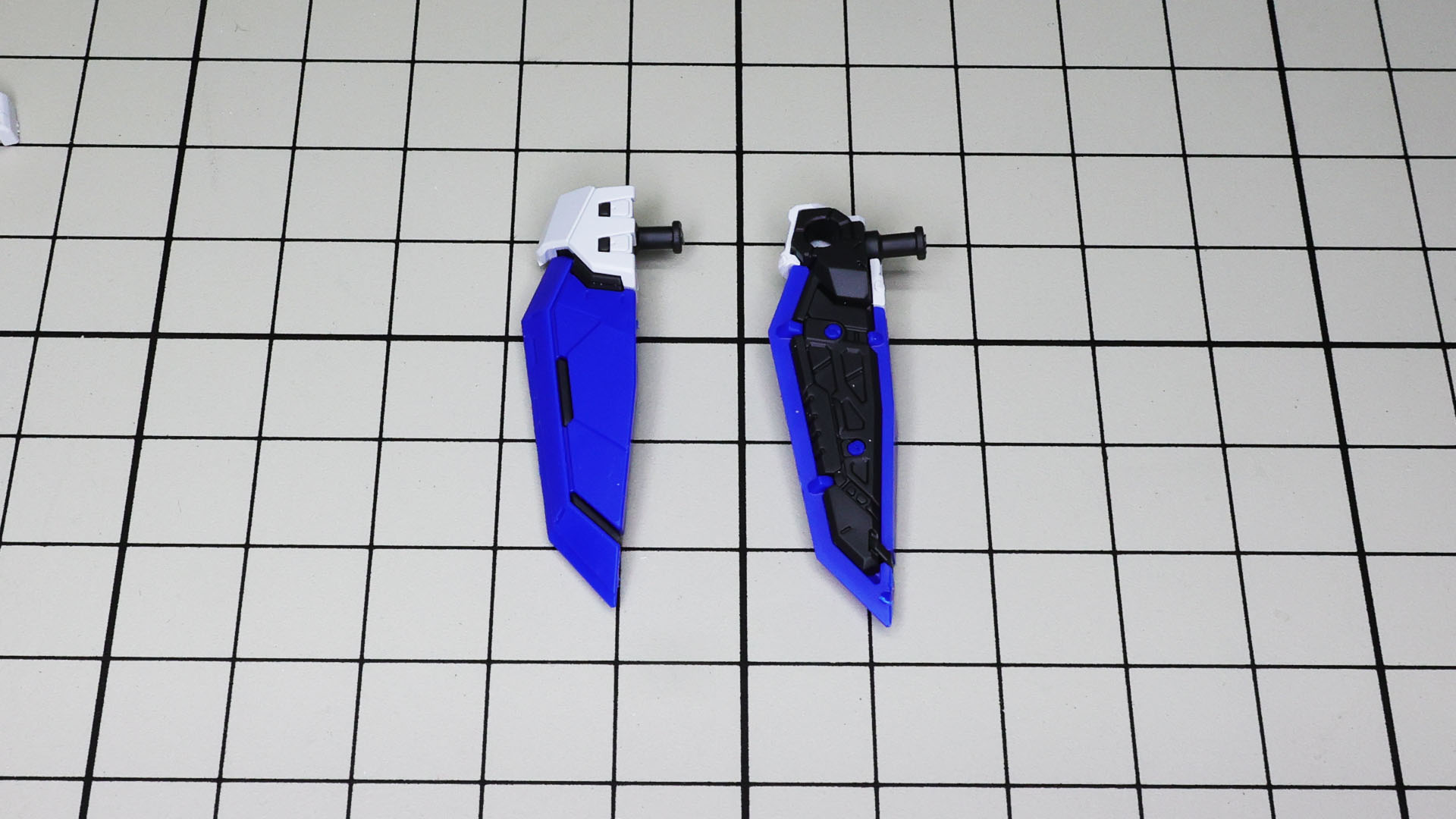 サイドアーマーはゴッドスラッシュのホルダーがあり、若干回転させられます