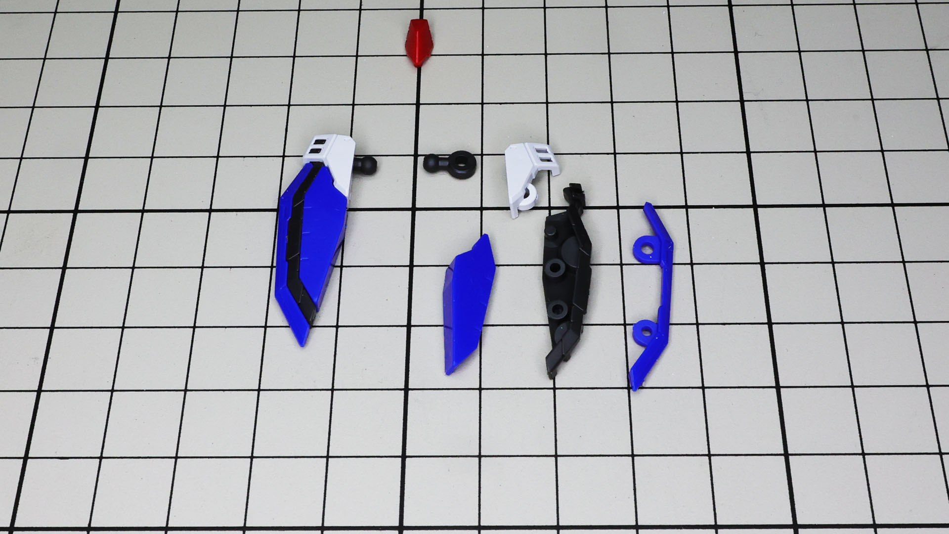 フロントアーマーもフレームとカラー分けの装甲でディテールもばっちり