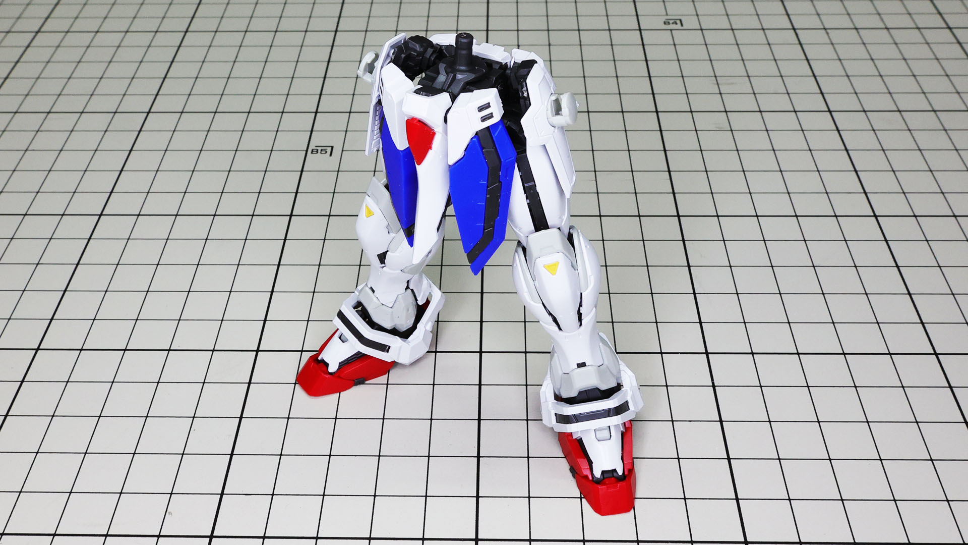 すべて組み上げ、脚部を接続したら下半身が完成です