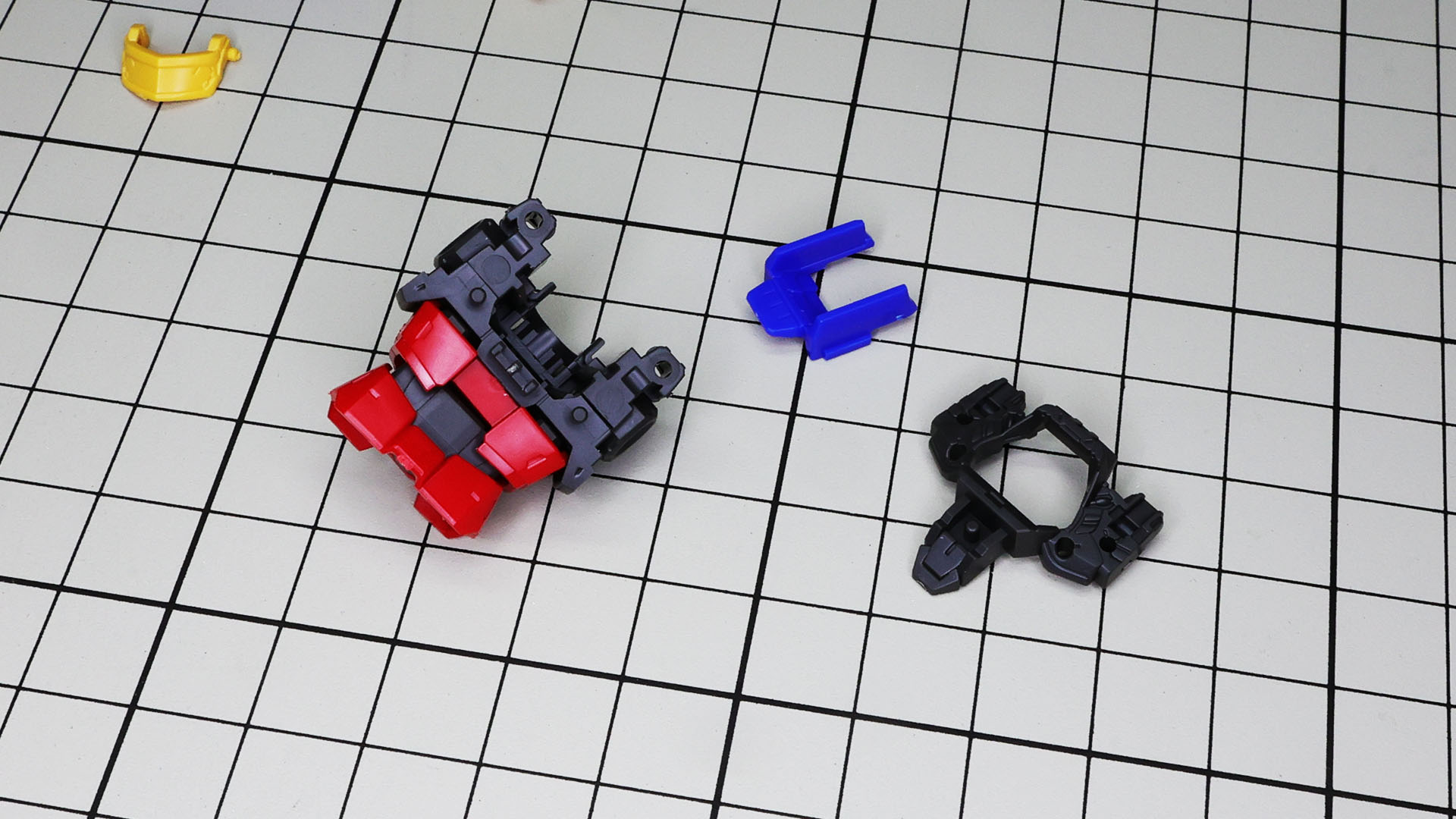 各部ディテーリングに入ります。襟パーツとコアランダードッキング部を組み込みます