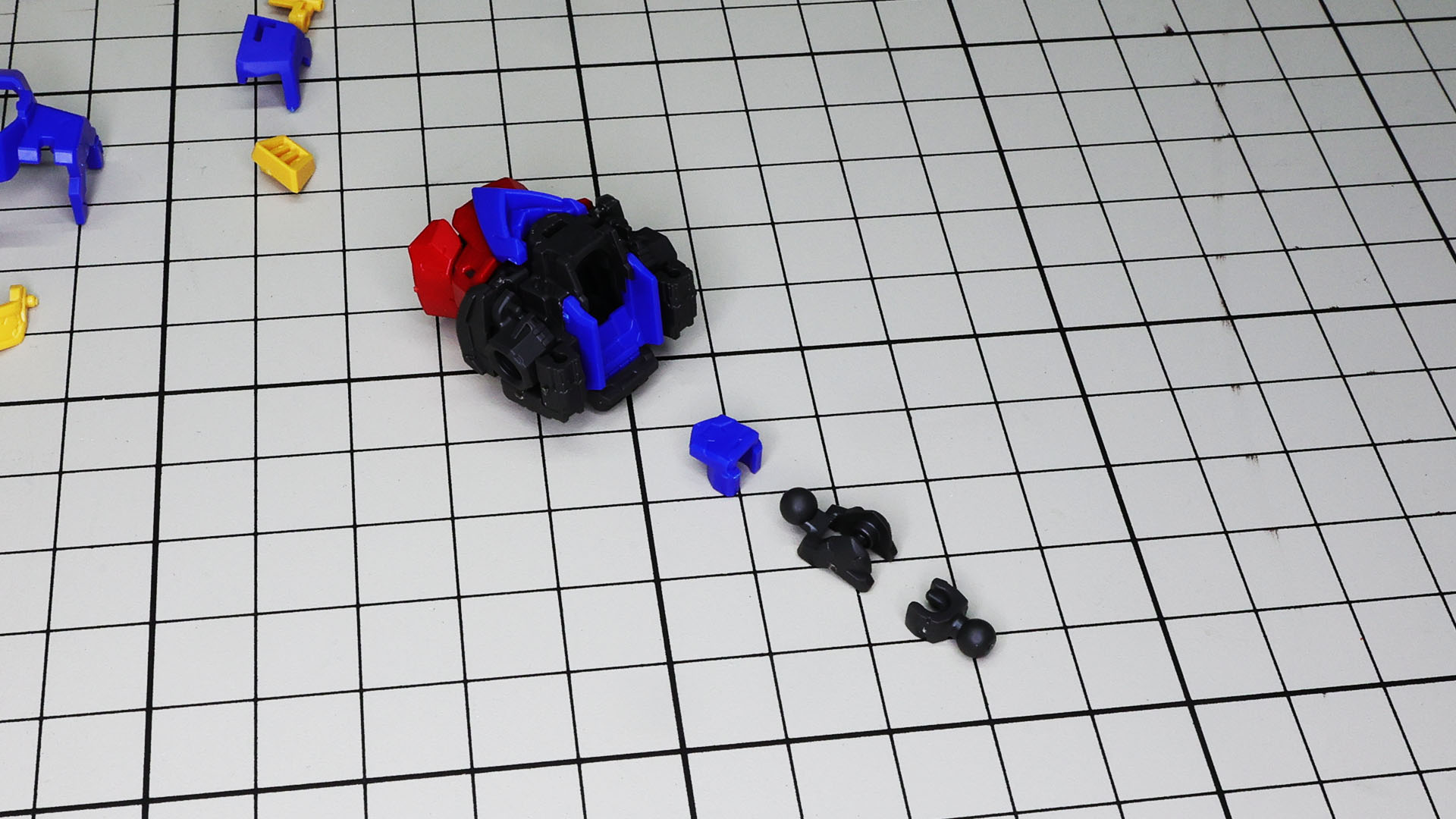 首部は2重関節でこれまでにない可動方法となっています