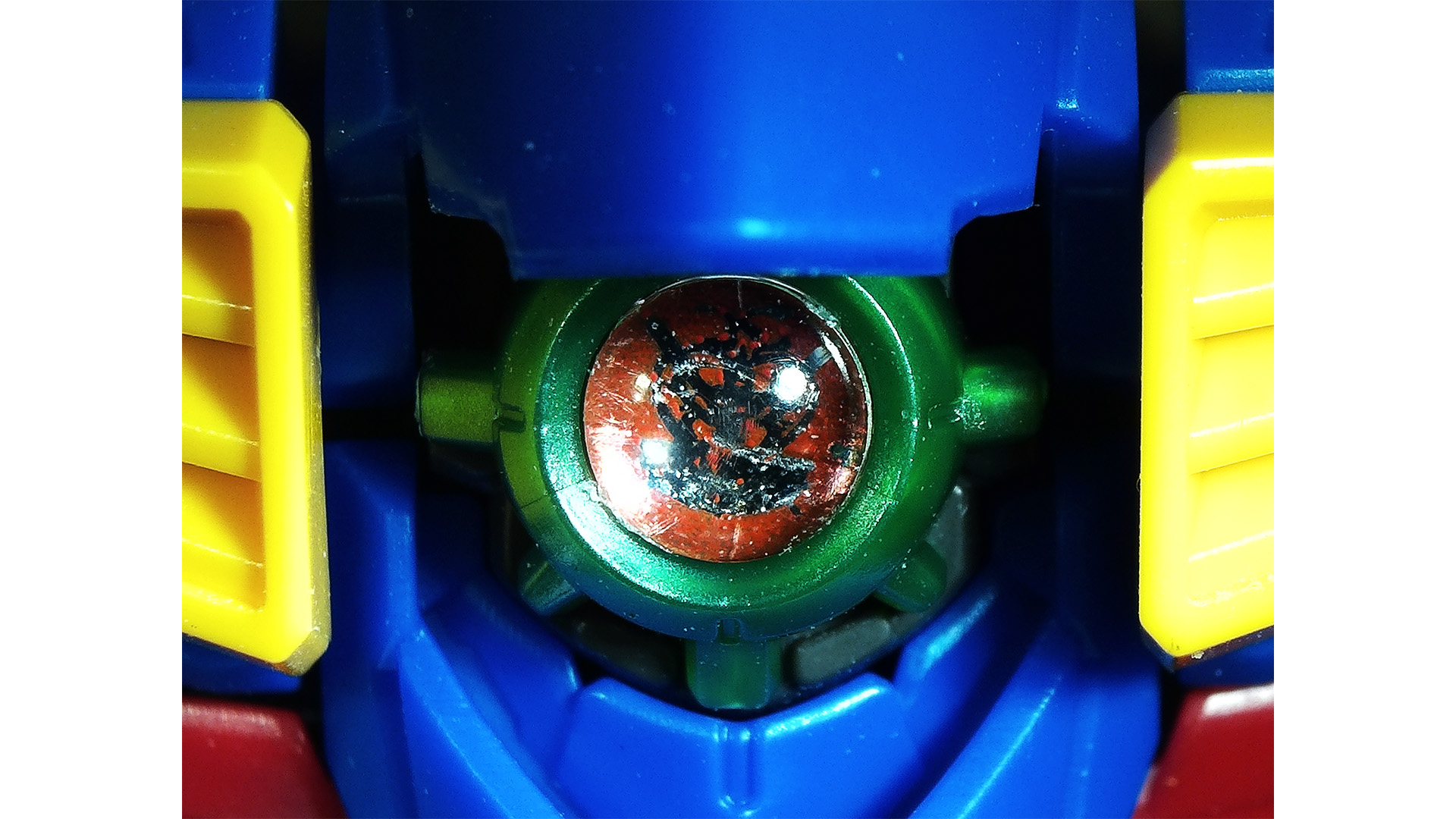 本体に組み込めばこんな感じです。マイクロスコープでゴミや傷を拾いまくってますがご了承くださいませ