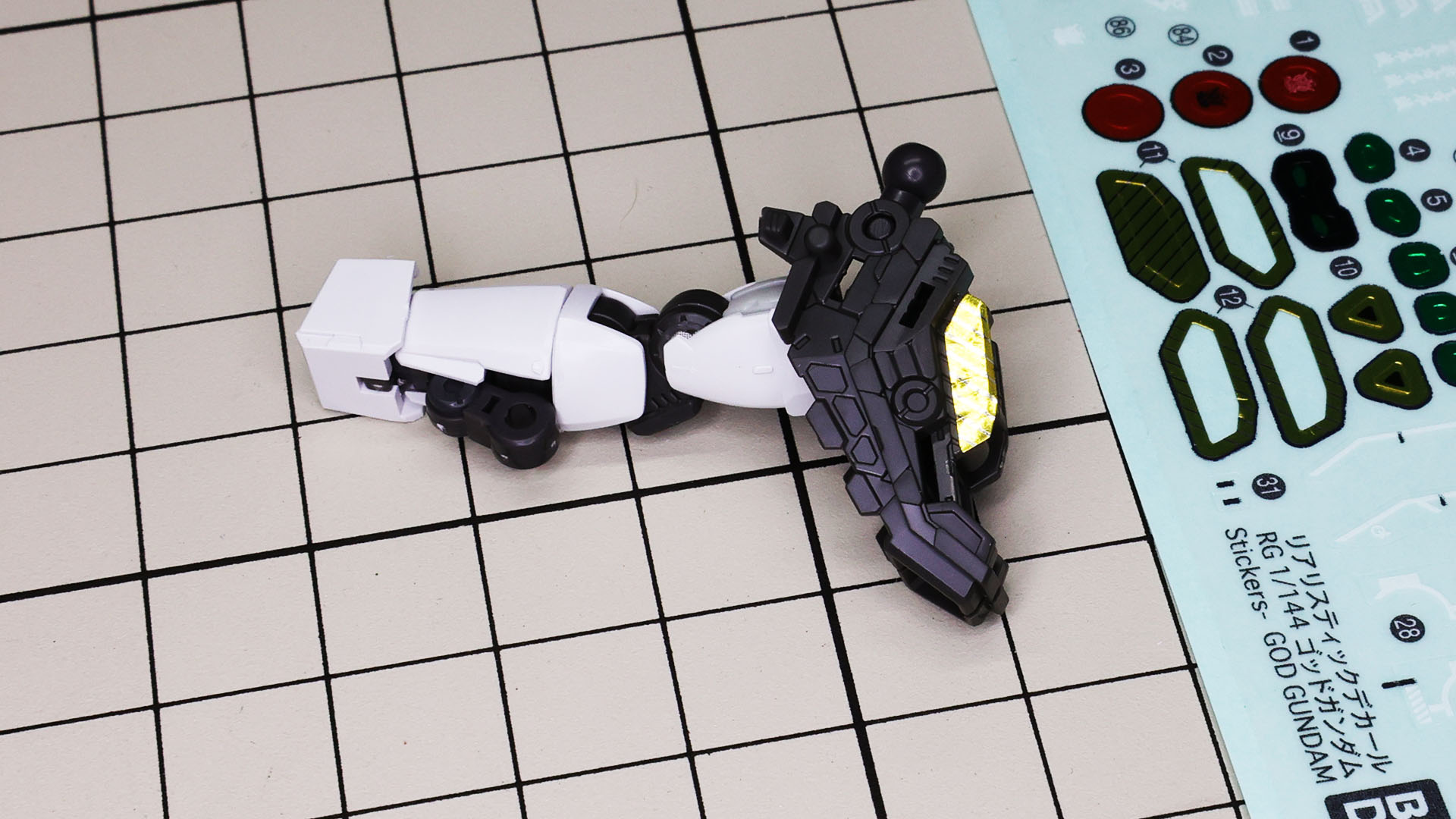 そして赤い外装で囲んでいきます