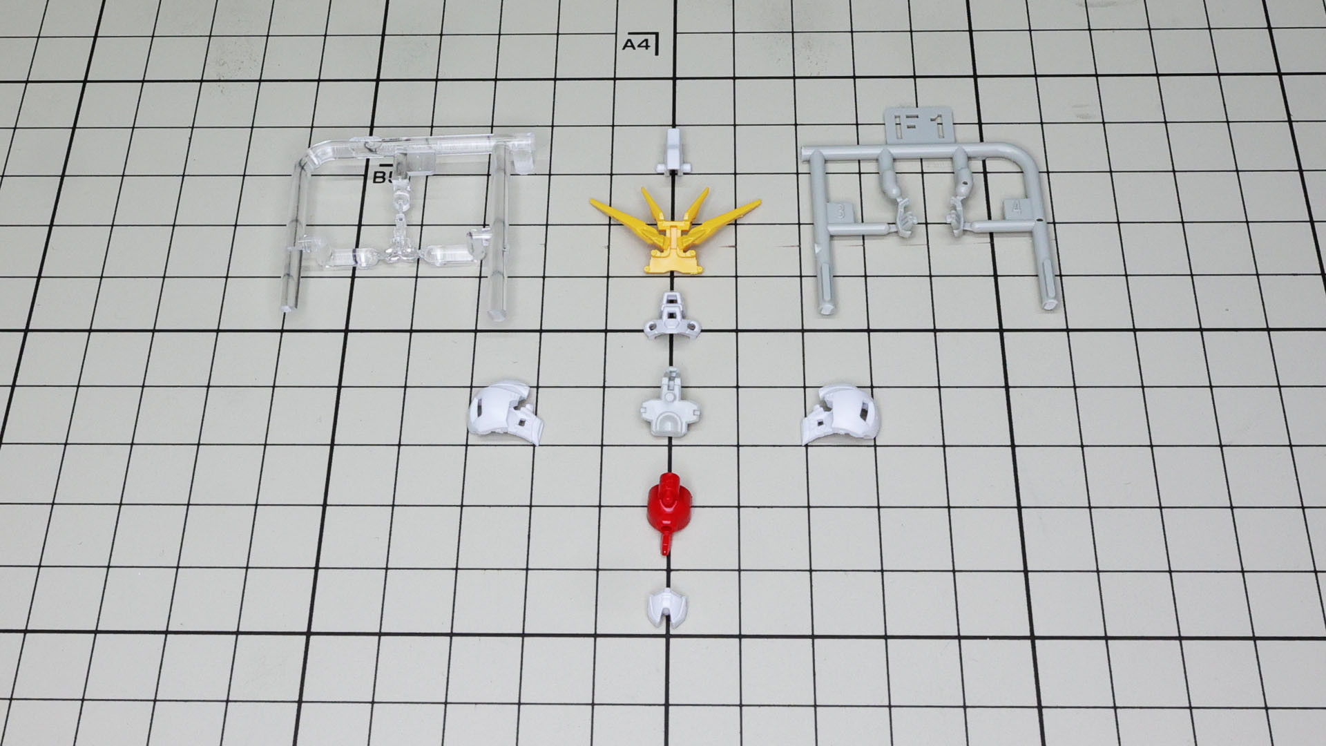 パーツ数はとても少なく設計されていますが、右上のグレーのパーツが尋常じゃない細かさです！