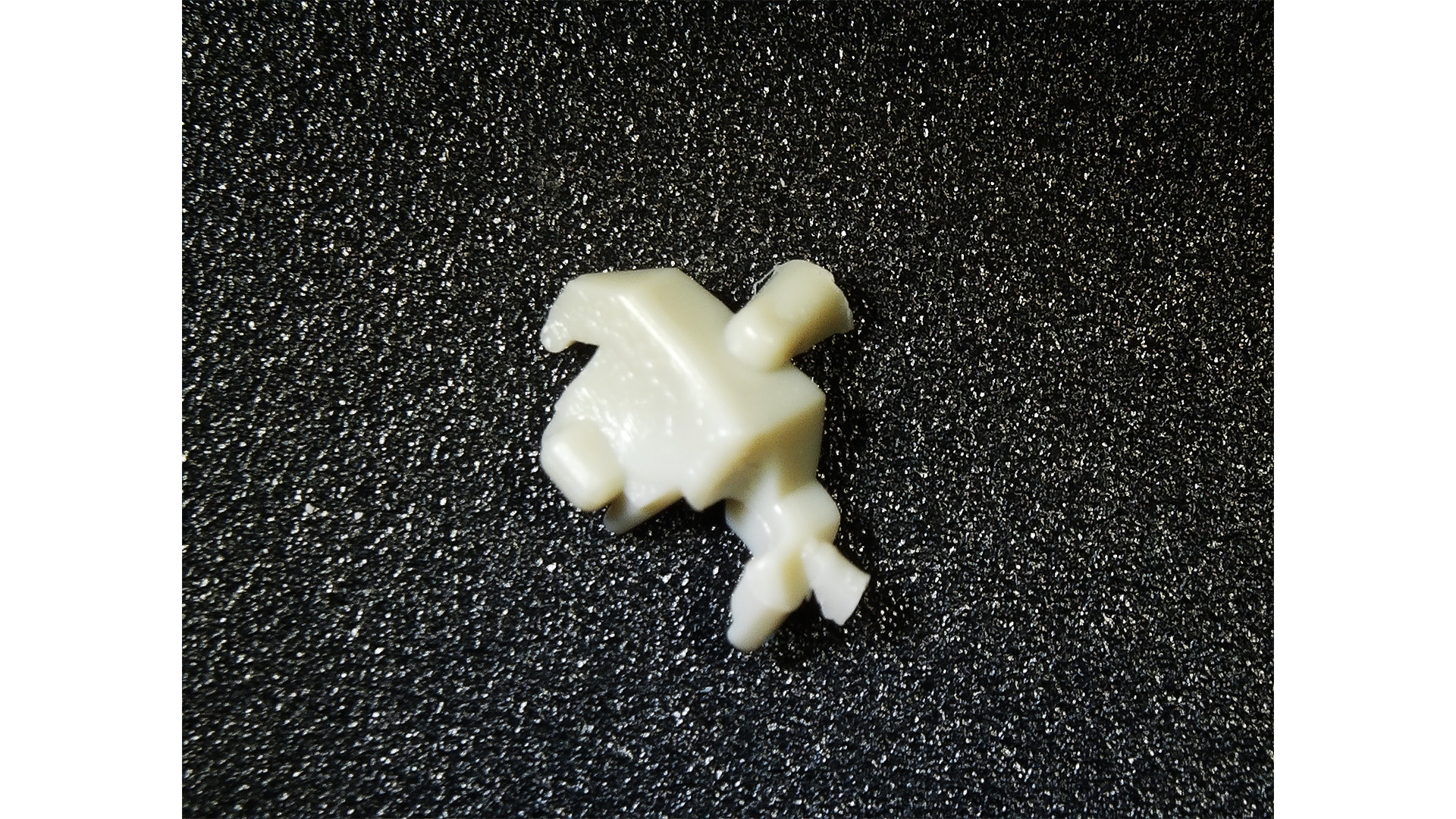 切り出してみるとなんとアンダーゲート！これは処理が大変です