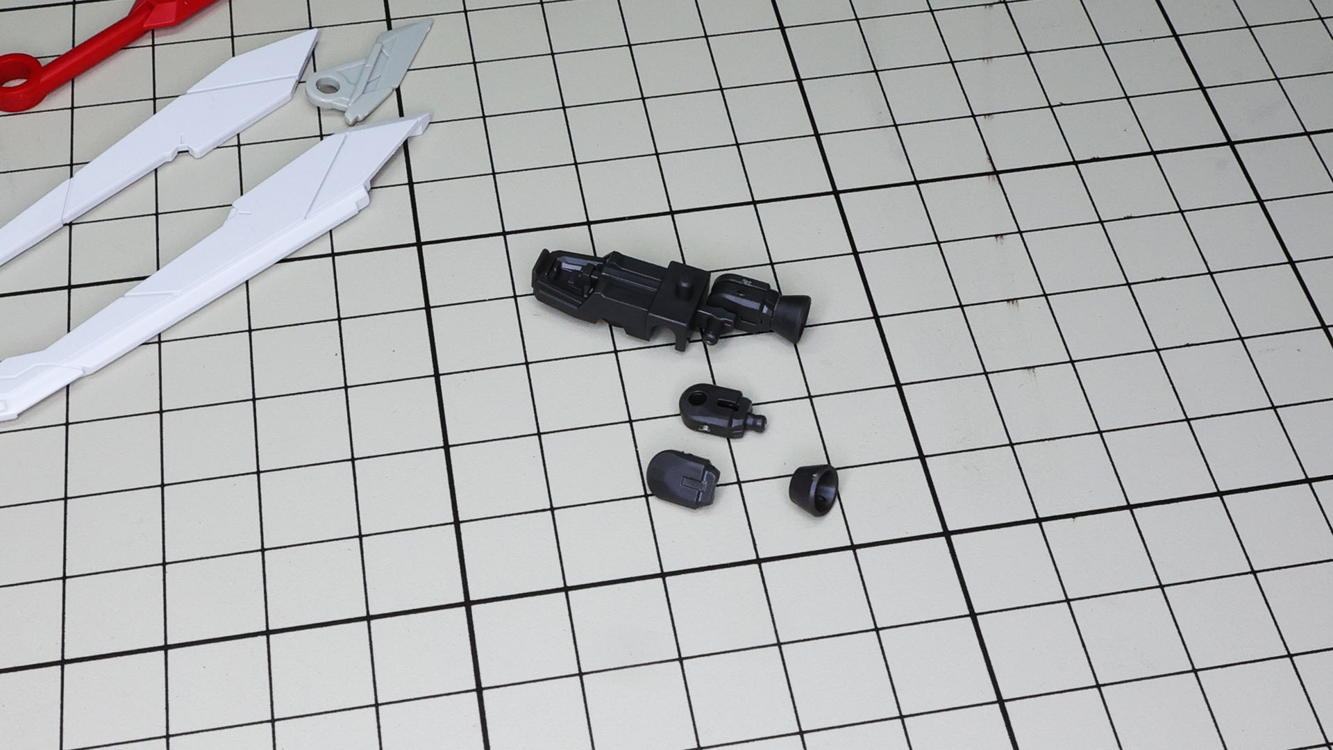 コアランダーの基部に2連バーニアを組付けます。バーニアは基部で回転できます