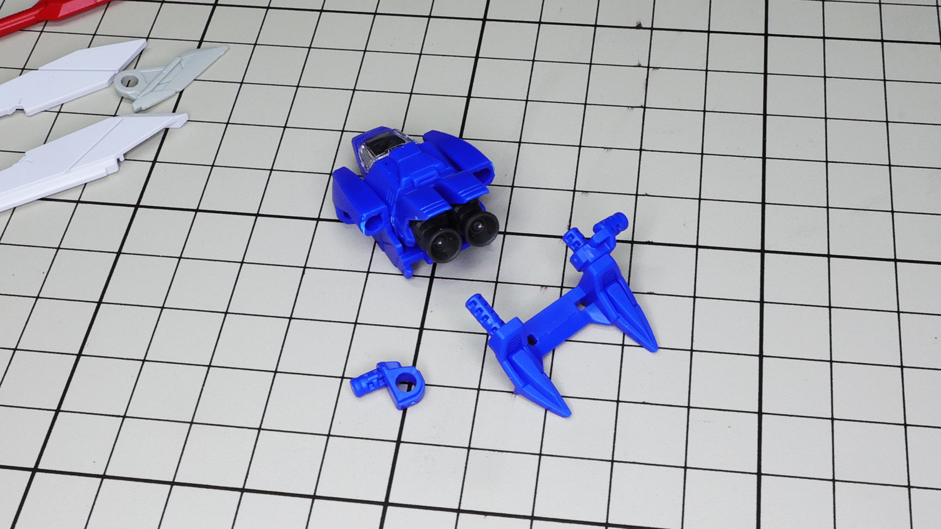 ウイングの取り付け基部は2軸の回転軸をもっています