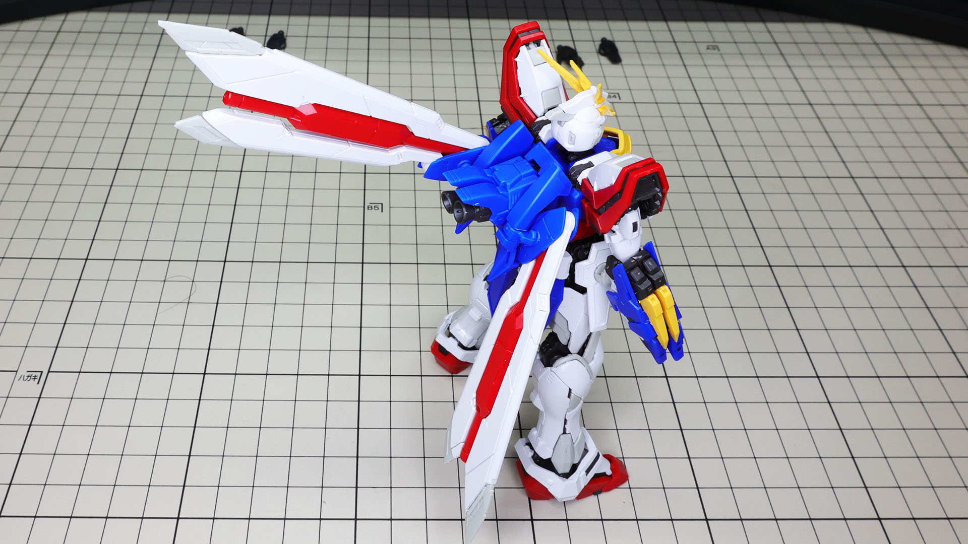 ウイングは後ろにはねあげられます