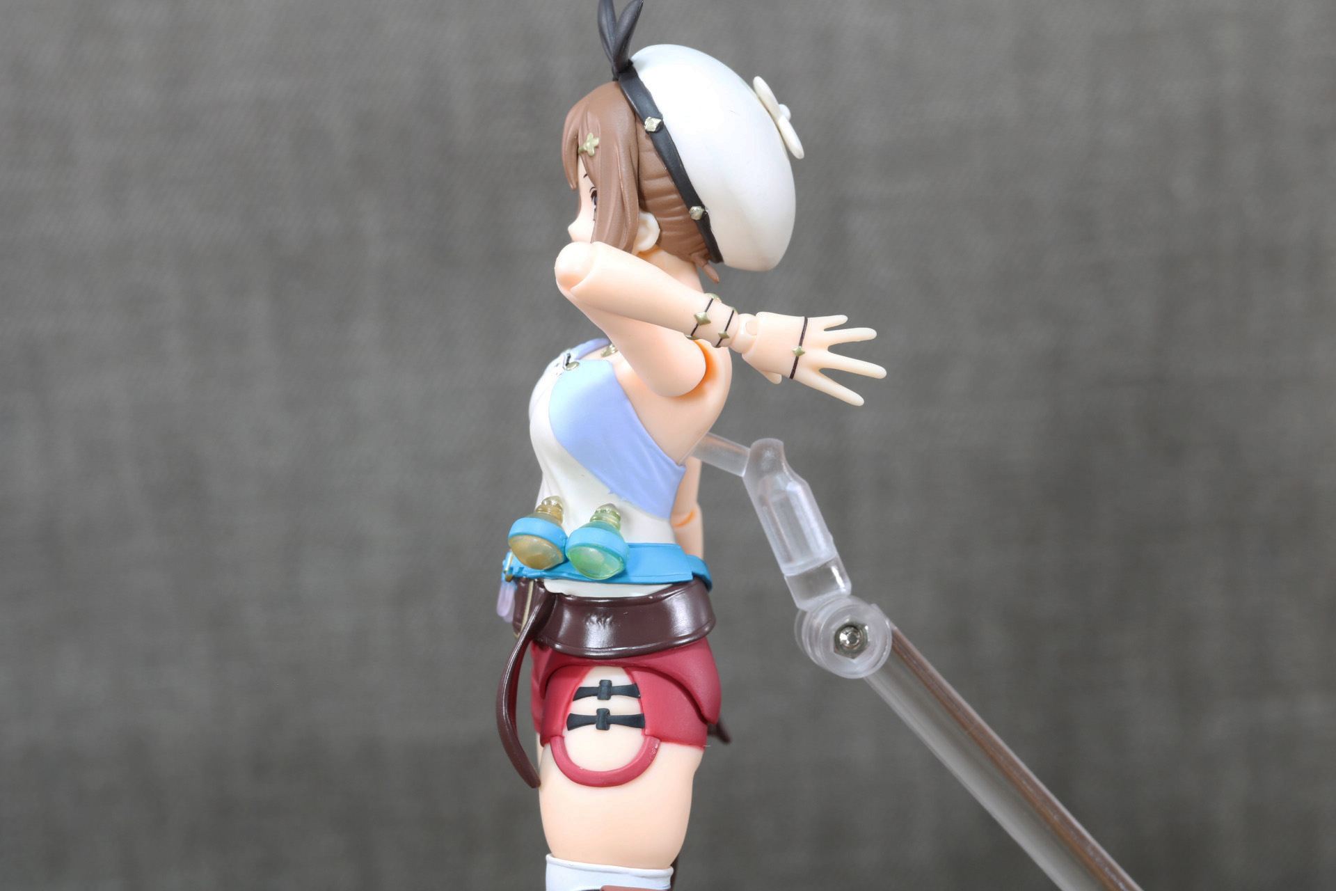 肘関節も大きく動かすことができる