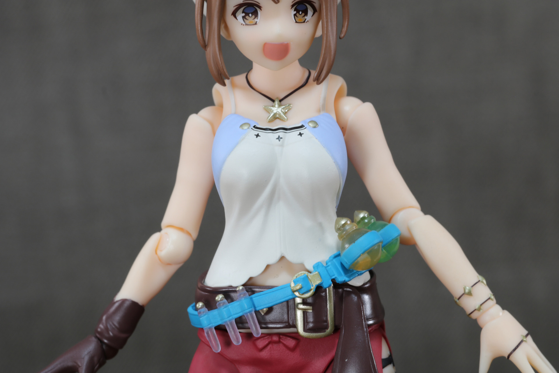 腰もひねりを加えることができる