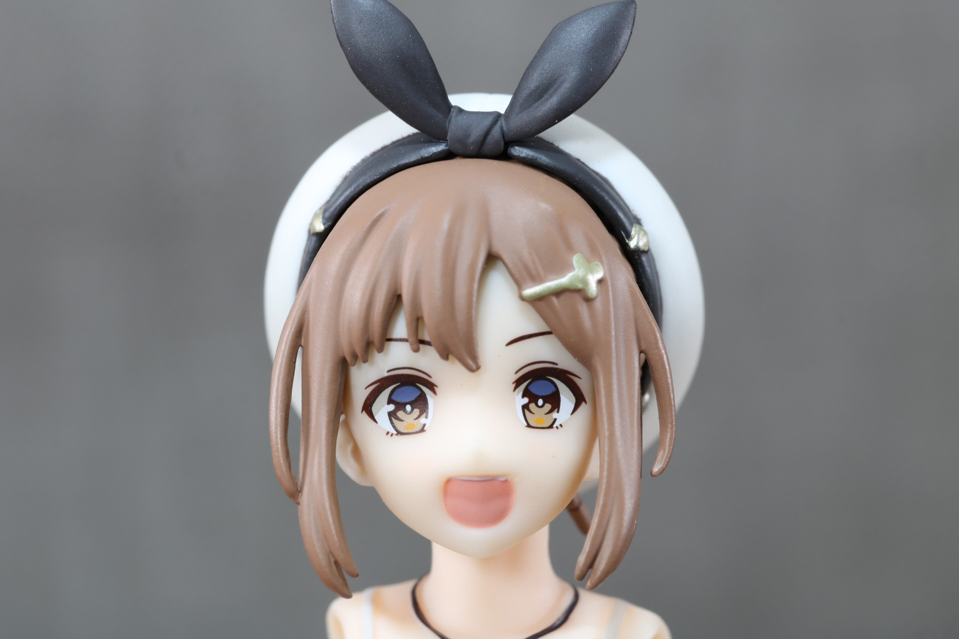 「笑顔」パーツは口を開いて、活発な印象