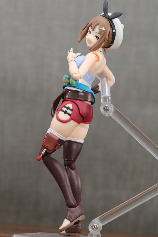 振り返る一瞬を表現するとイタズラ顔もはしゃいでいるように見える