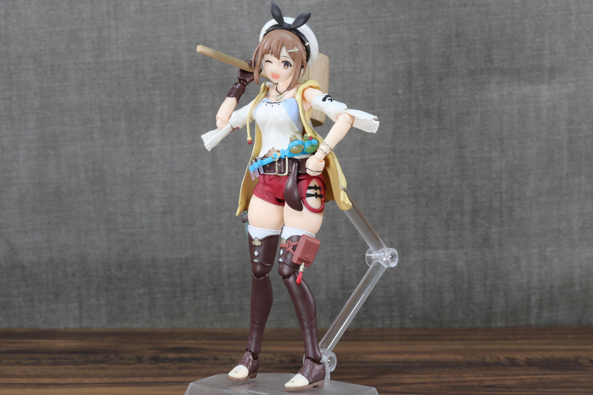 「ハンマー」を肩に担ぐ