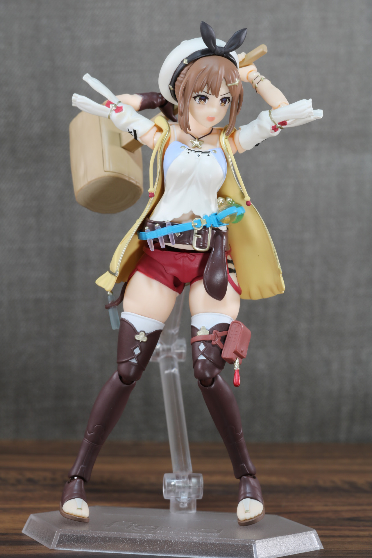 大きく振りかぶるダイナミックなポーズもできる