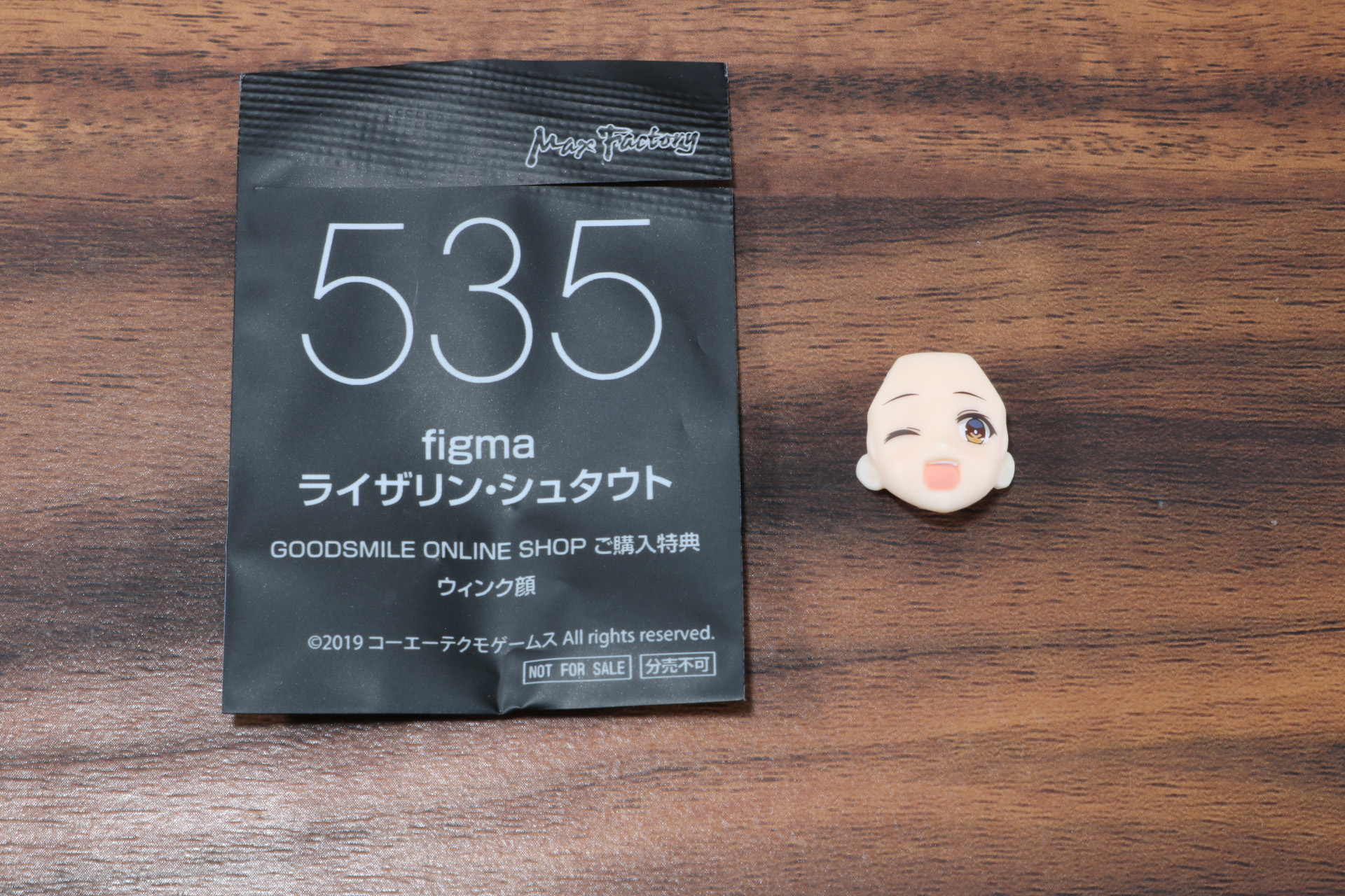 「GOODSMILE ONLINE SHOP」限定特典「ウィンク顔」