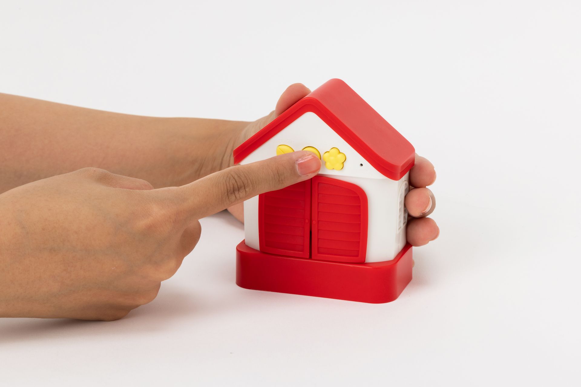 「おしゃべりハト時計」は、まだ時計を読めない子どもでも楽しく時間を知ることができる