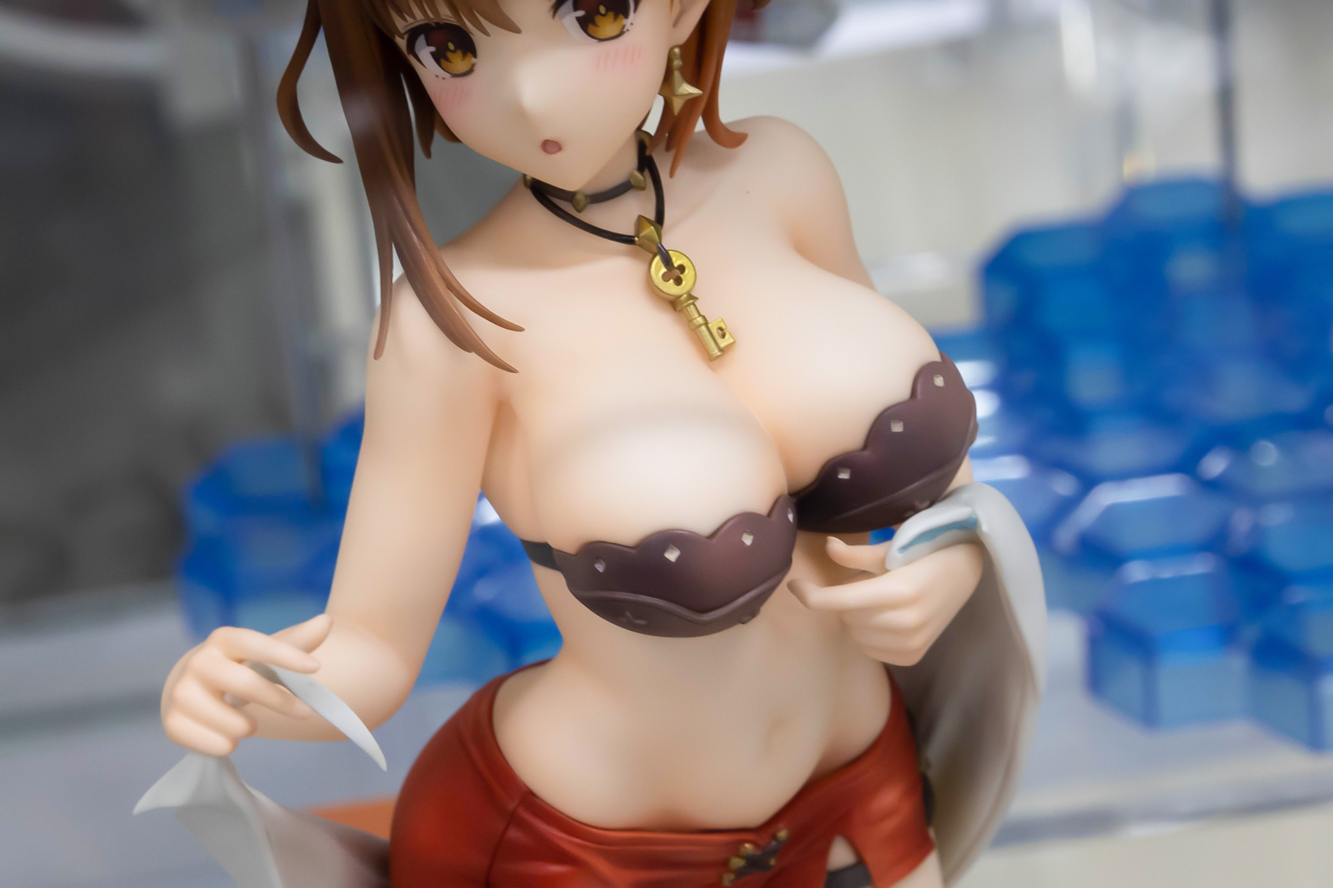 角度を変えてみると、腰のあたりのラインなどもよくわかる。