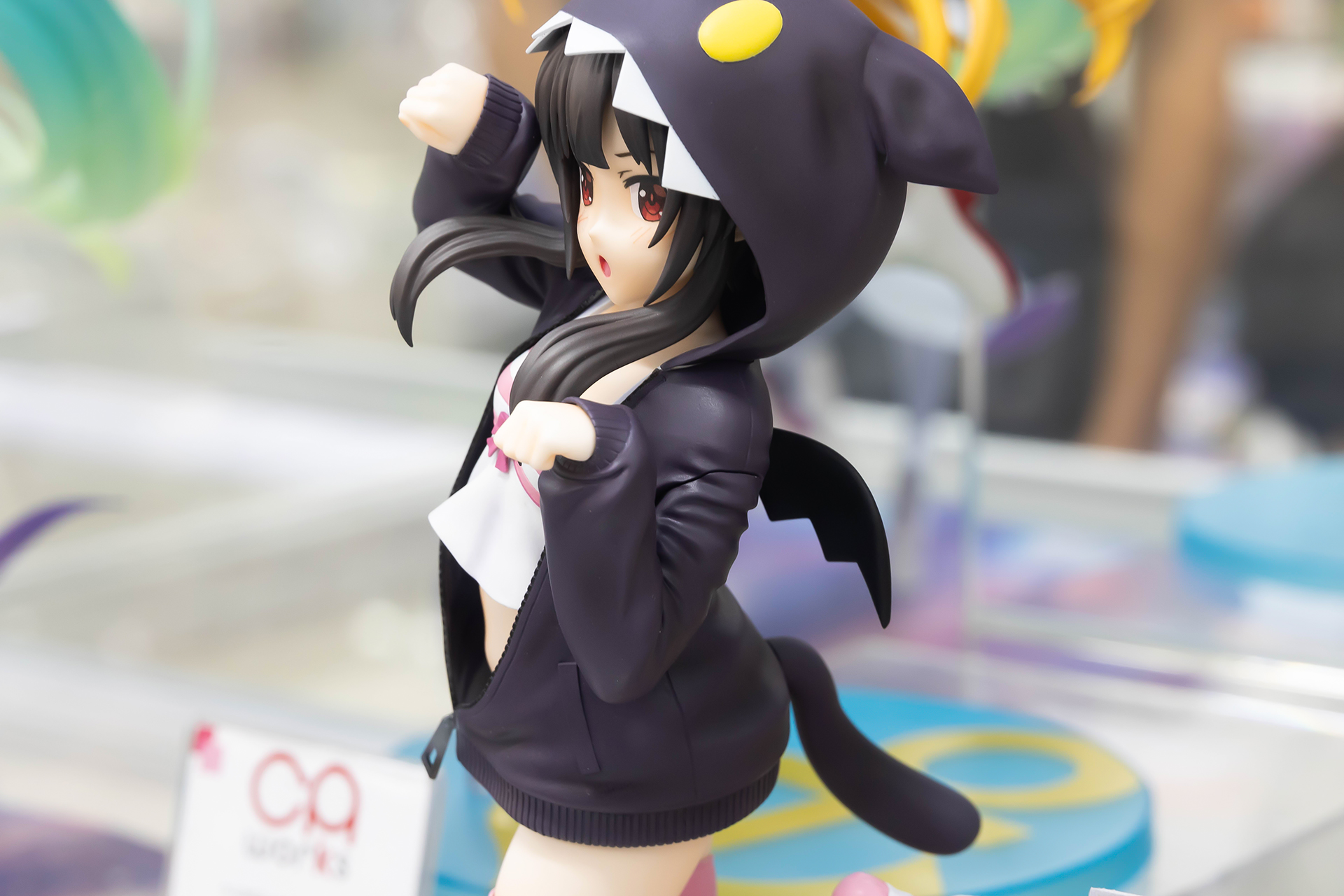 パーカーにも、ちょむすけと同じ羽と尻尾が付けられている。