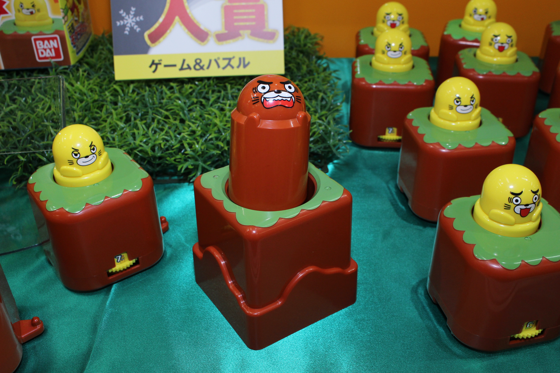 タイマーの役割を持った親分モグラ。押し込んで飛び出すまで約20秒で、上手くキャッチできればボーナス点だ