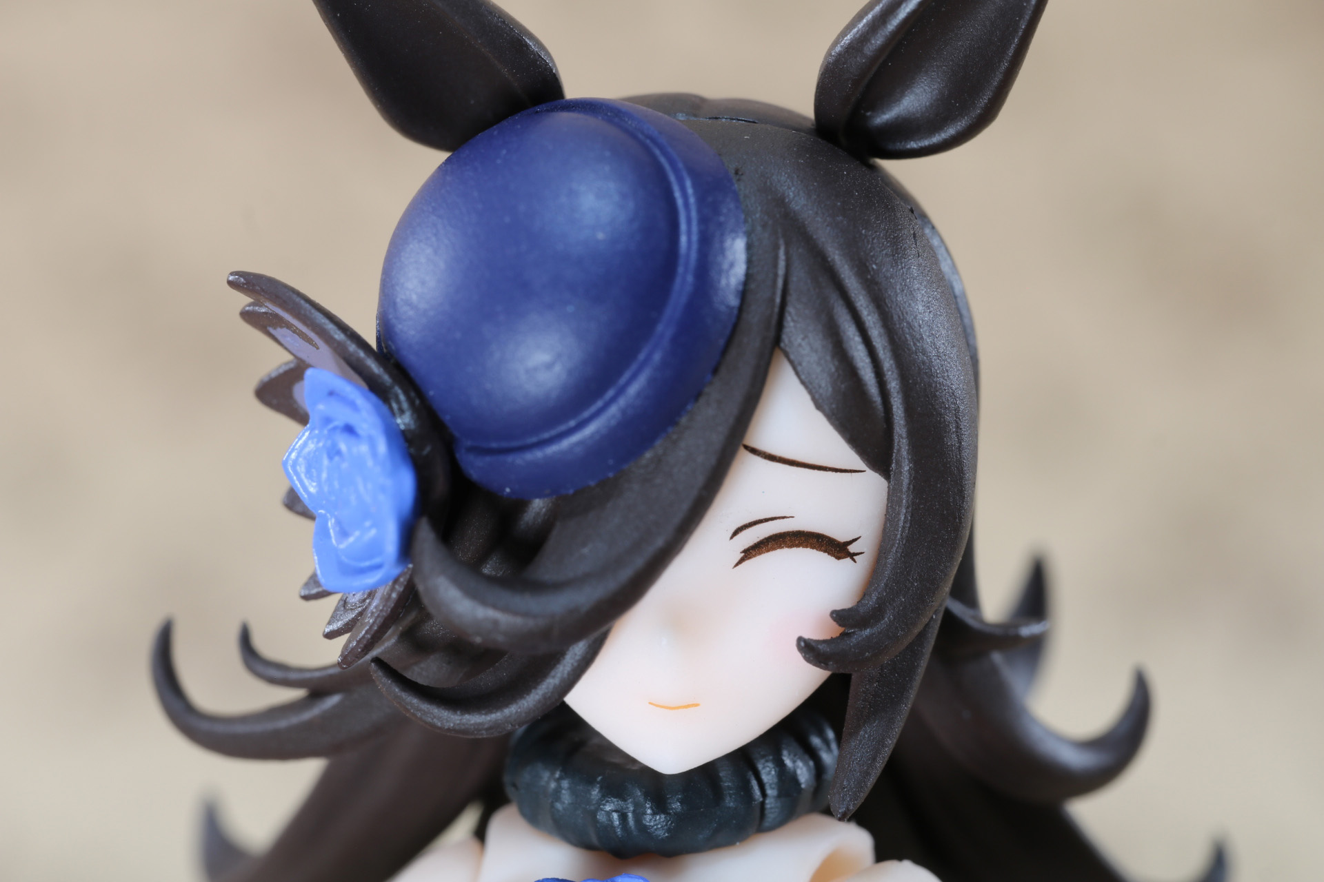 はにかんだ笑みは、大人しいライスシャワーならでは