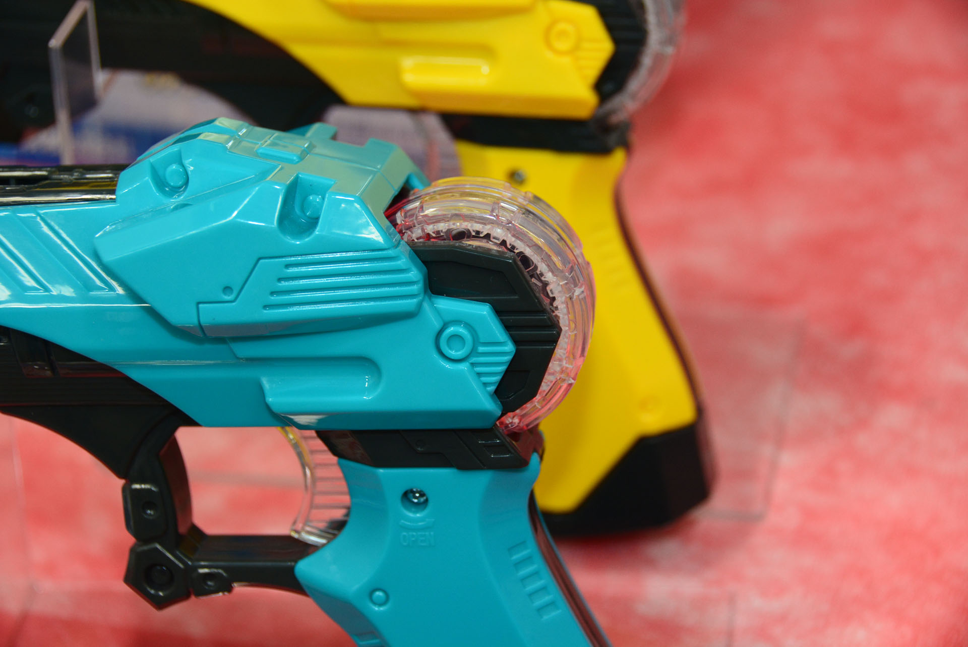 ダイヤル部分。装弾数によって内部の光が変わる