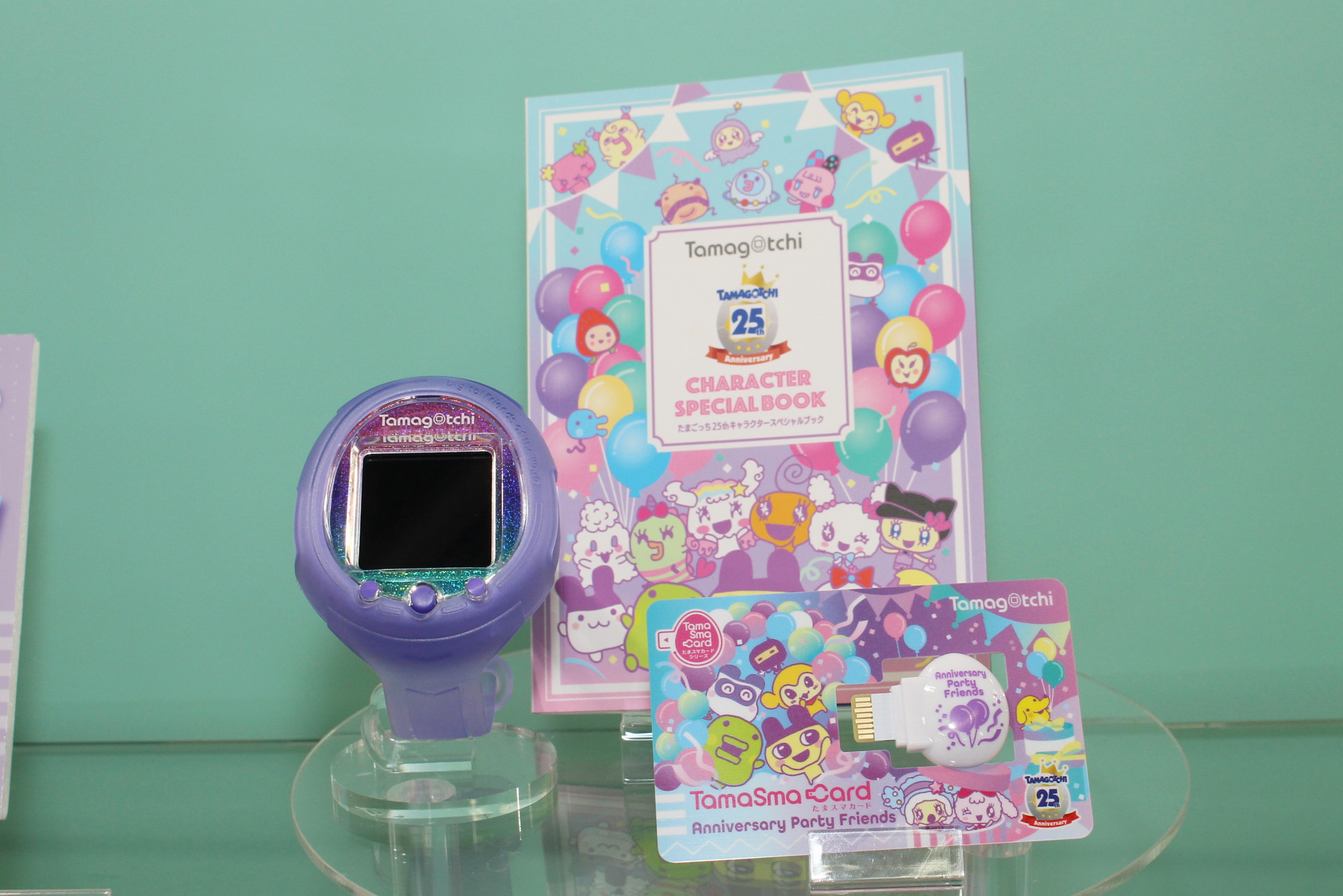 「Tamagotchi Smart アニバーサリーパーティーセット」。11月23日発売。価格は9,020円（税込）
