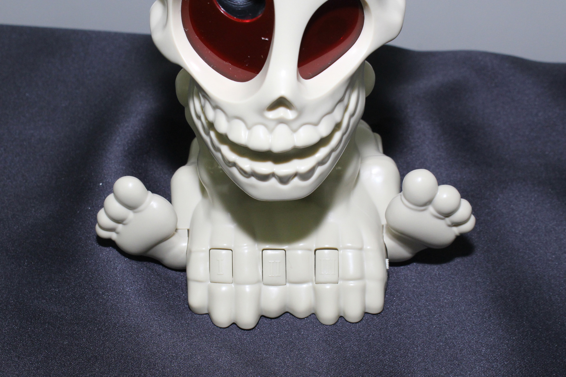 指の部分にあるのが難易度別のスタートボタン。難易度が高いほど、広い範囲に