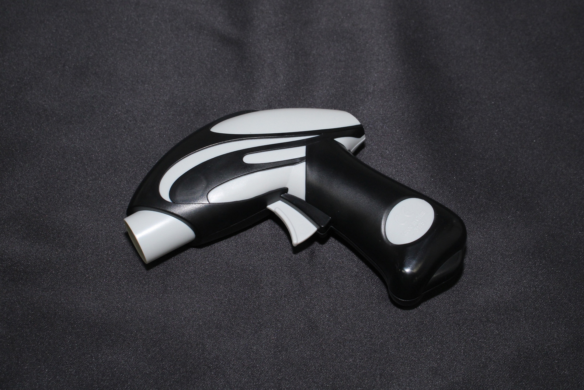 オバケを撃つシューター。効果音やスコアアナウンスなどが鳴るスピーカーを内蔵している